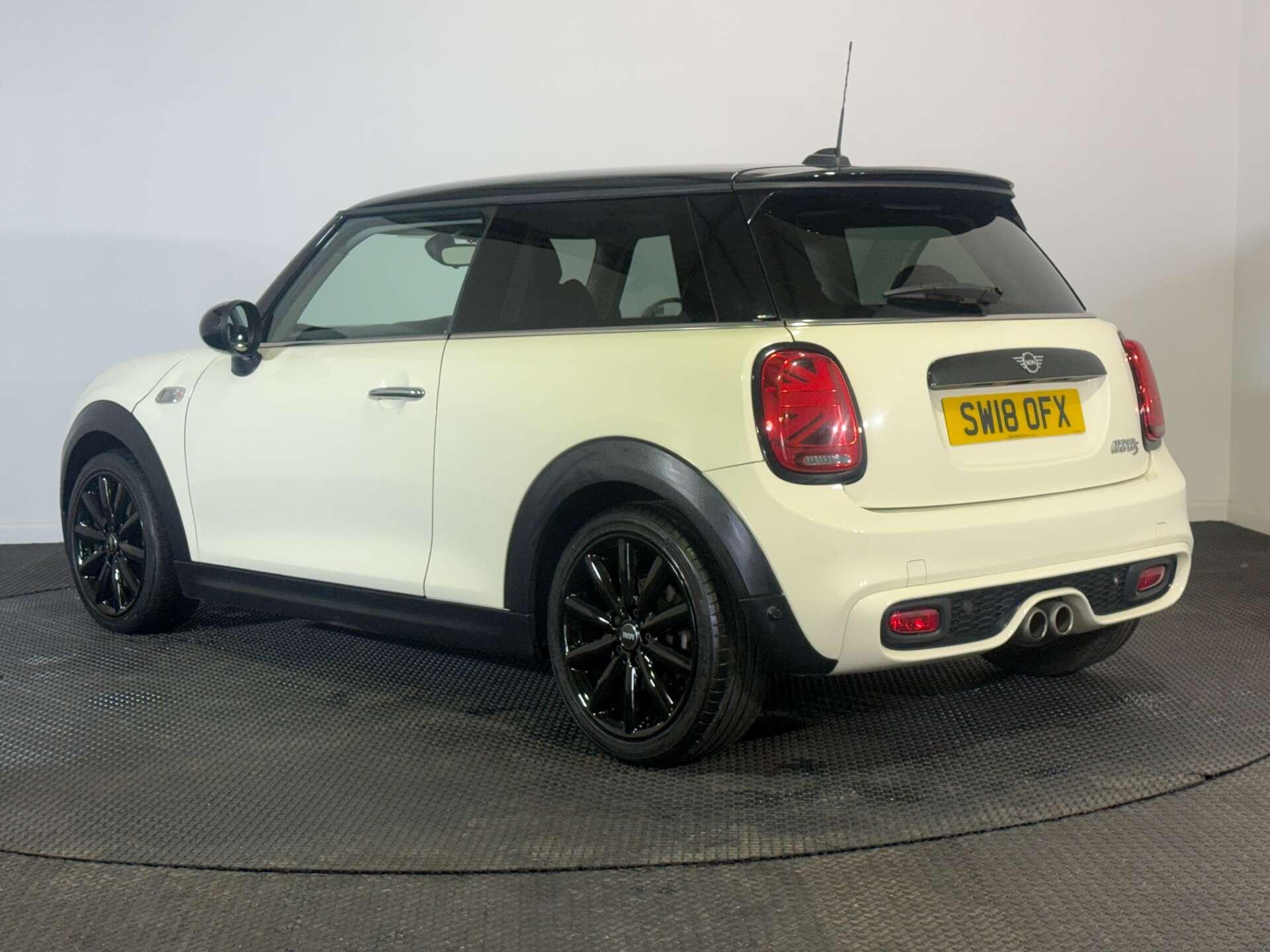 Mini Hatch view 5