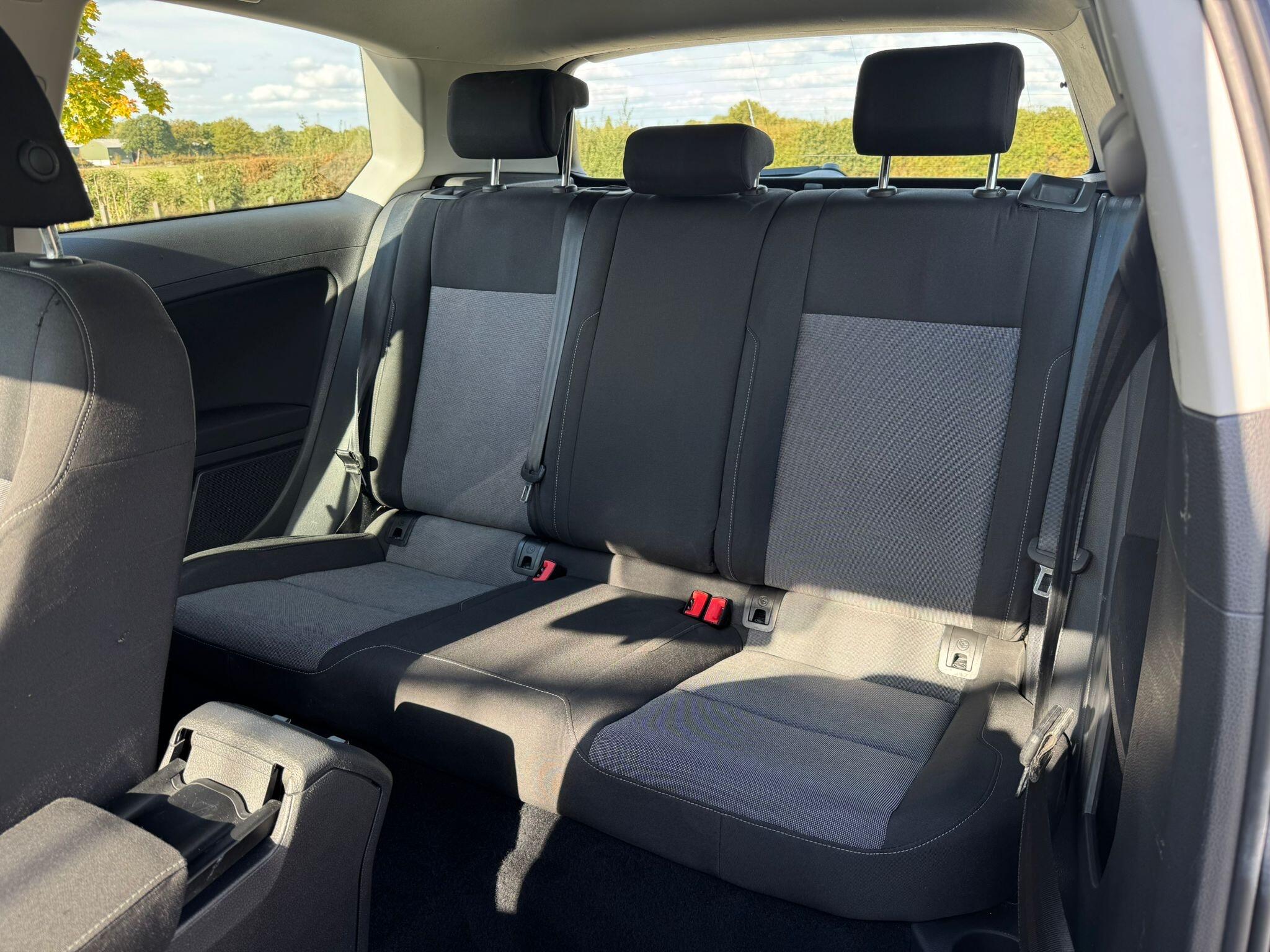 2014 Volkswagen Golf image 24