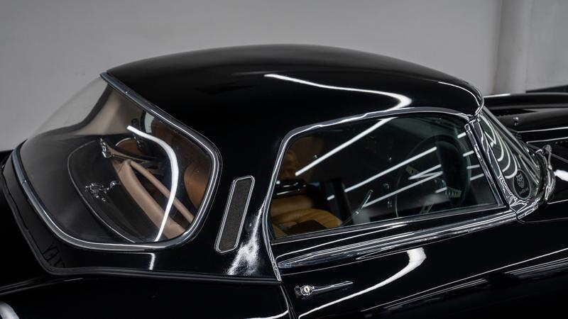 Jaguar E-Type view 26