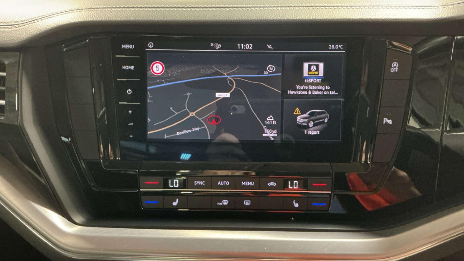 Volkswagen Touareg view 11