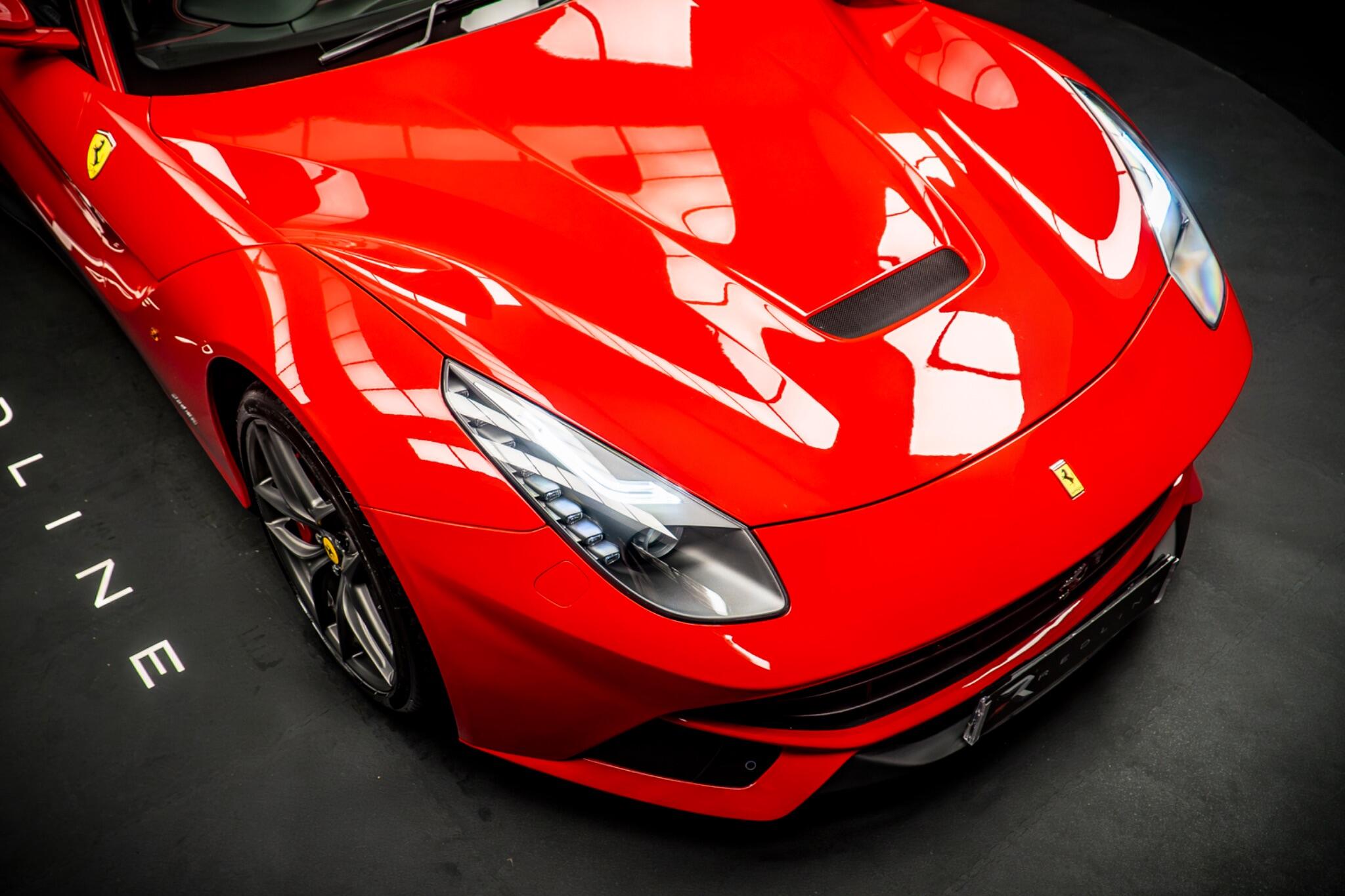 Ferrari F12 view 11