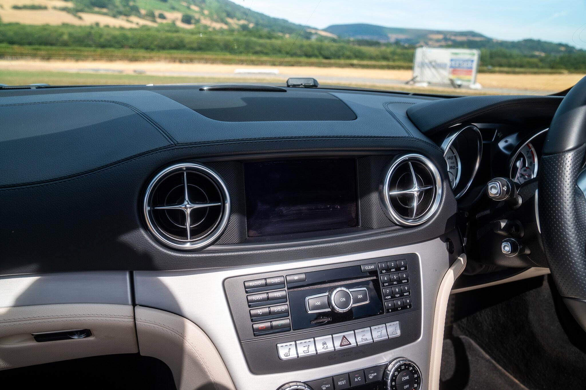 Mercedes-Benz SL view 40