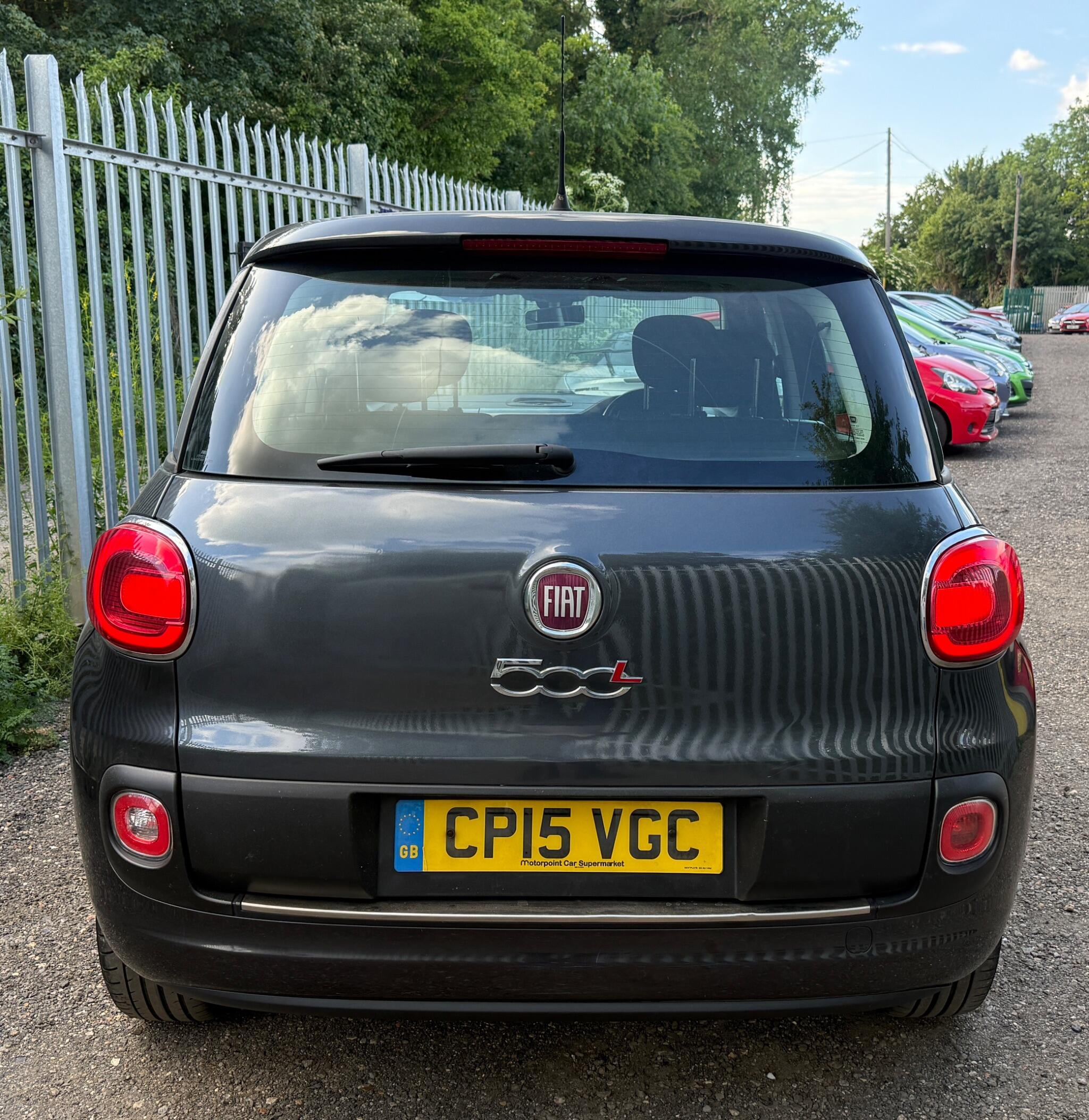 2015 Fiat 500L image 11