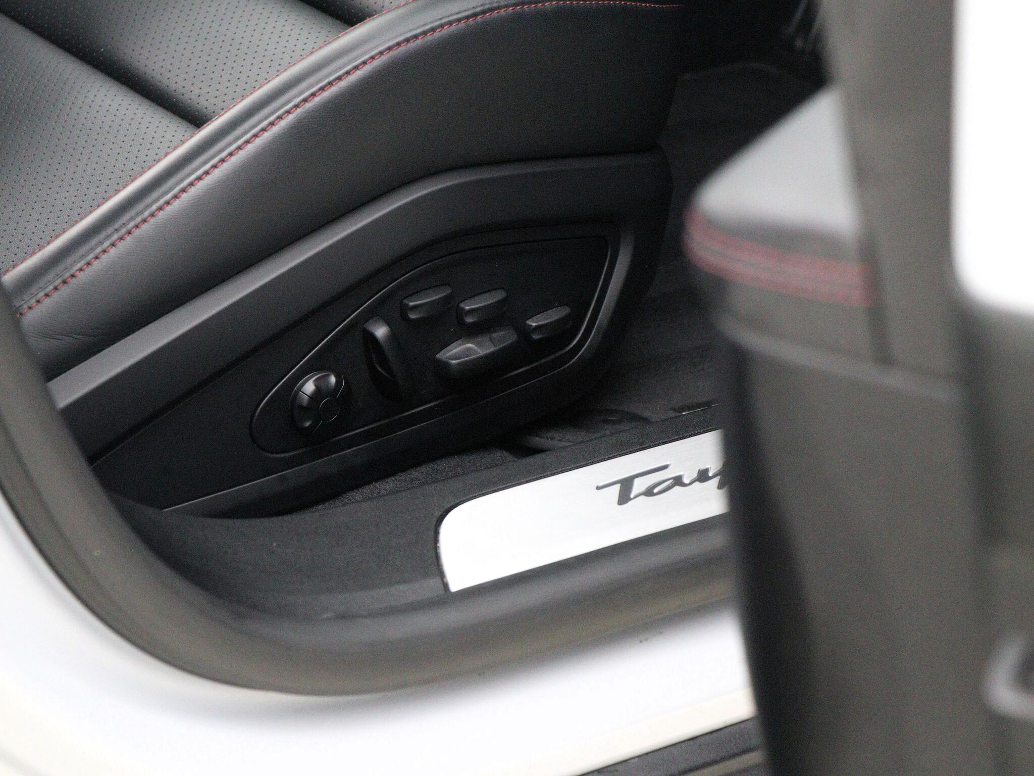 Porsche Taycan view 40