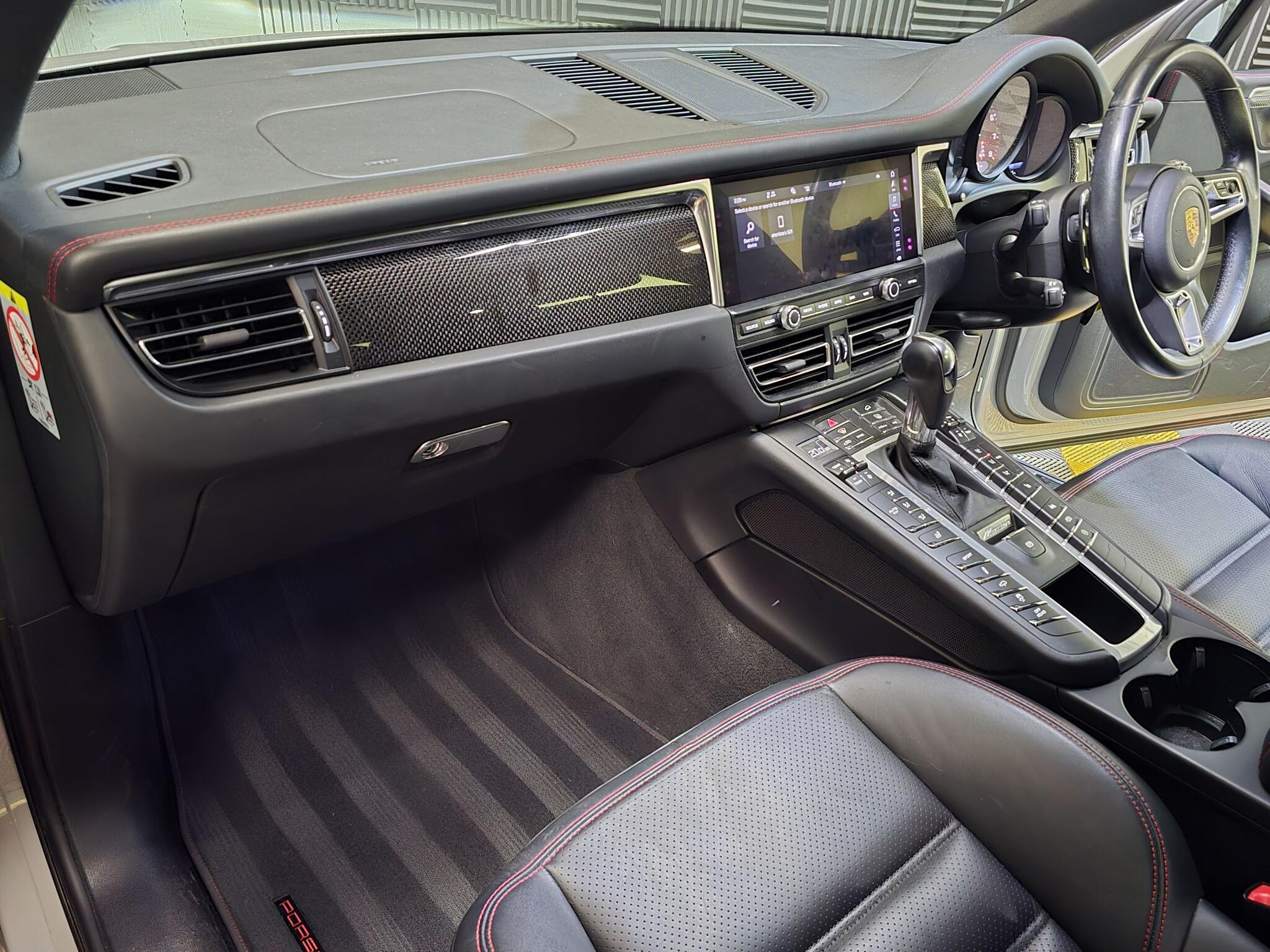 Porsche Macan view 15