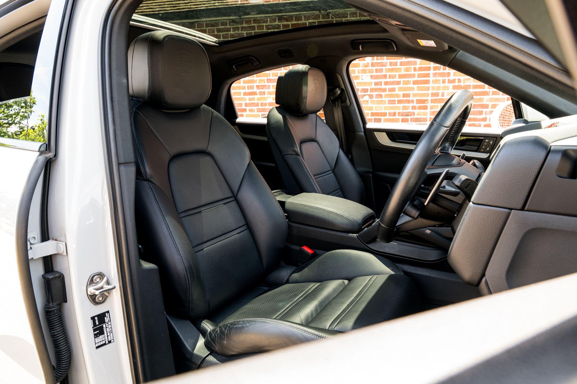 Porsche Cayenne view 29