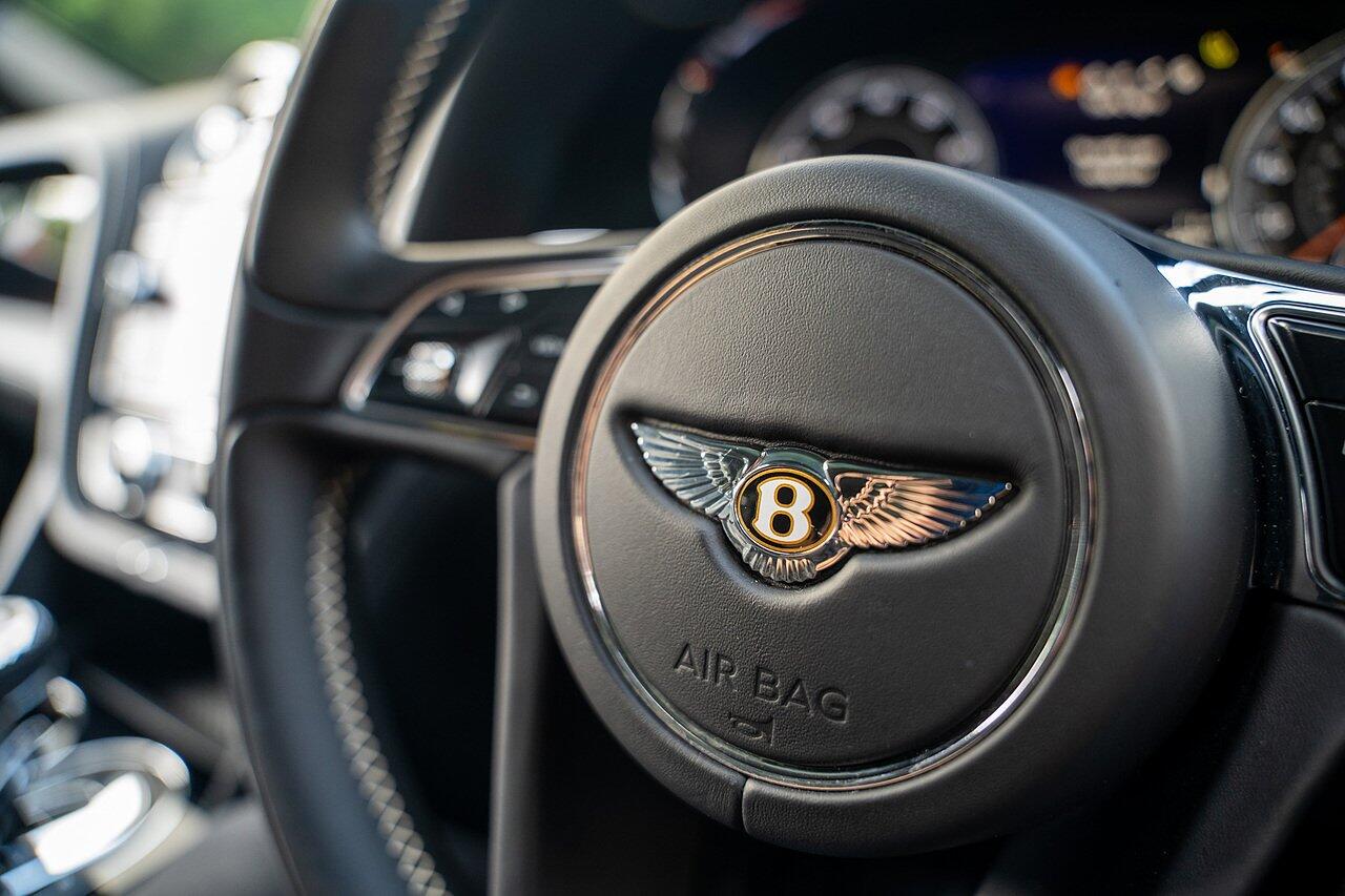 Bentley Bentayga view 87