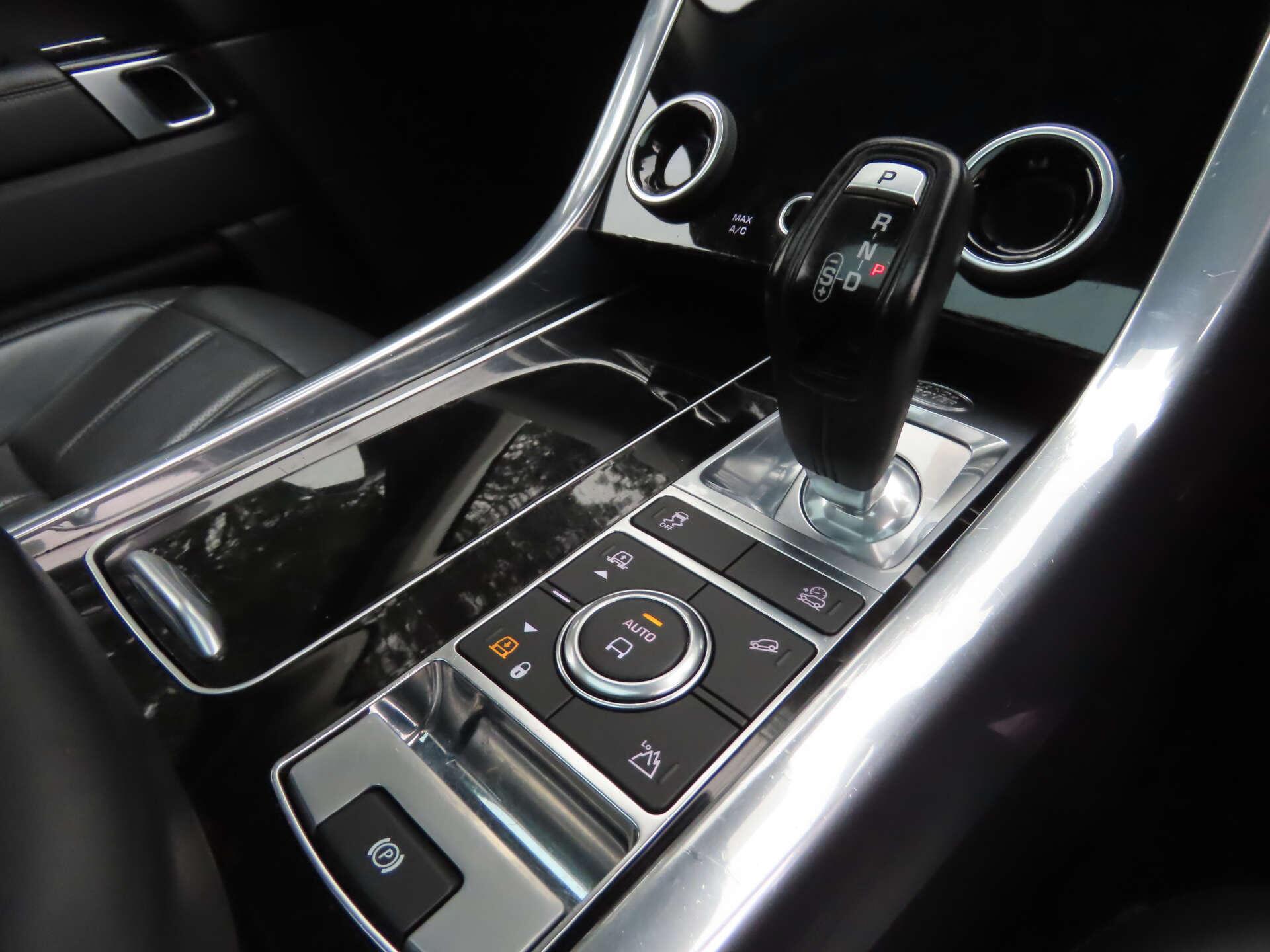 Land Rover Range Rover Sport view 13