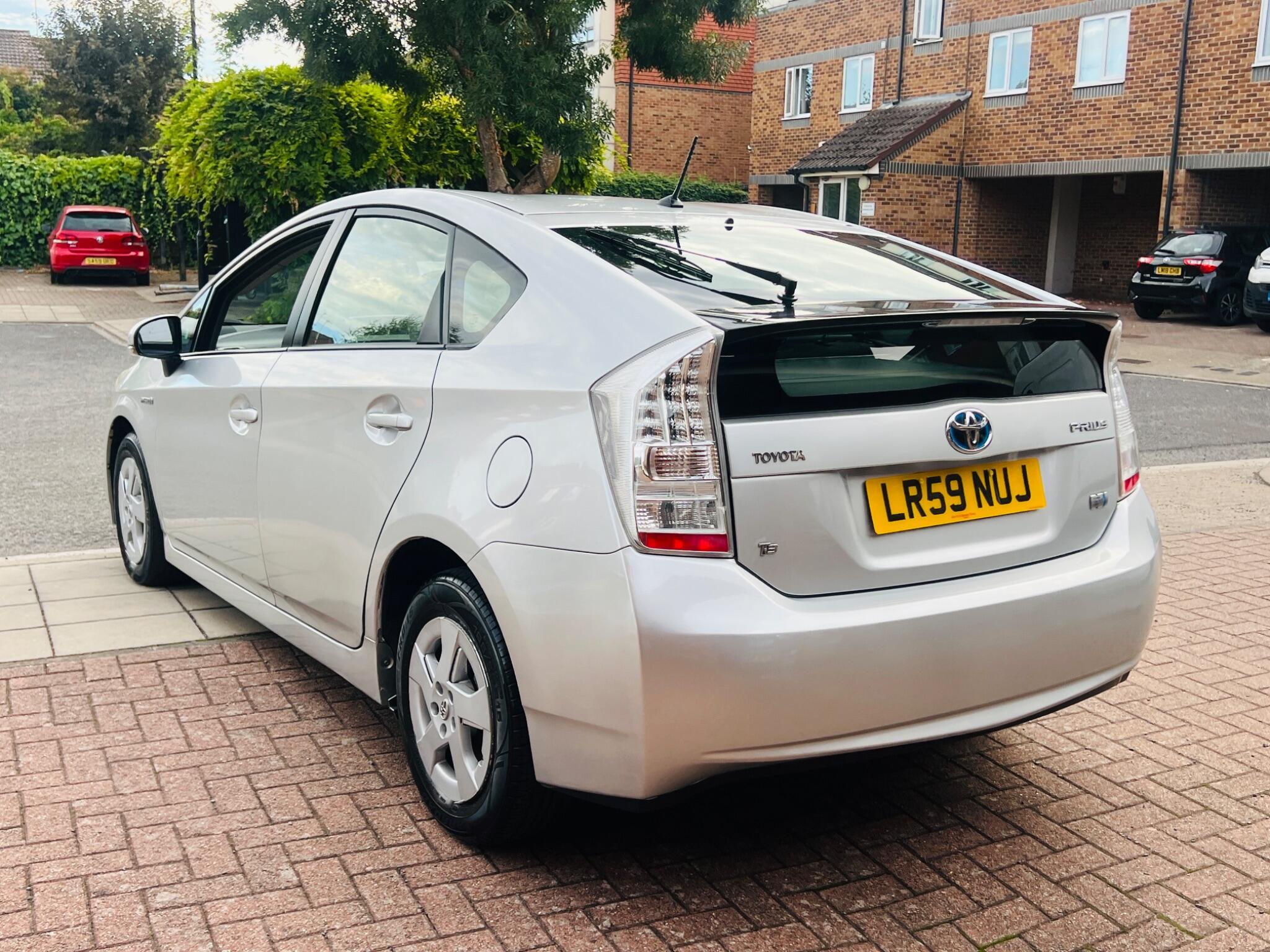 Toyota Prius view 18