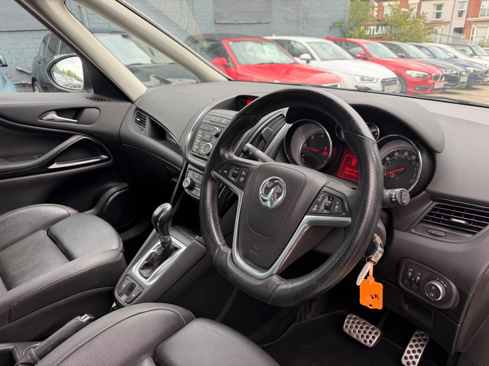 Vauxhall Zafira Tourer view 11