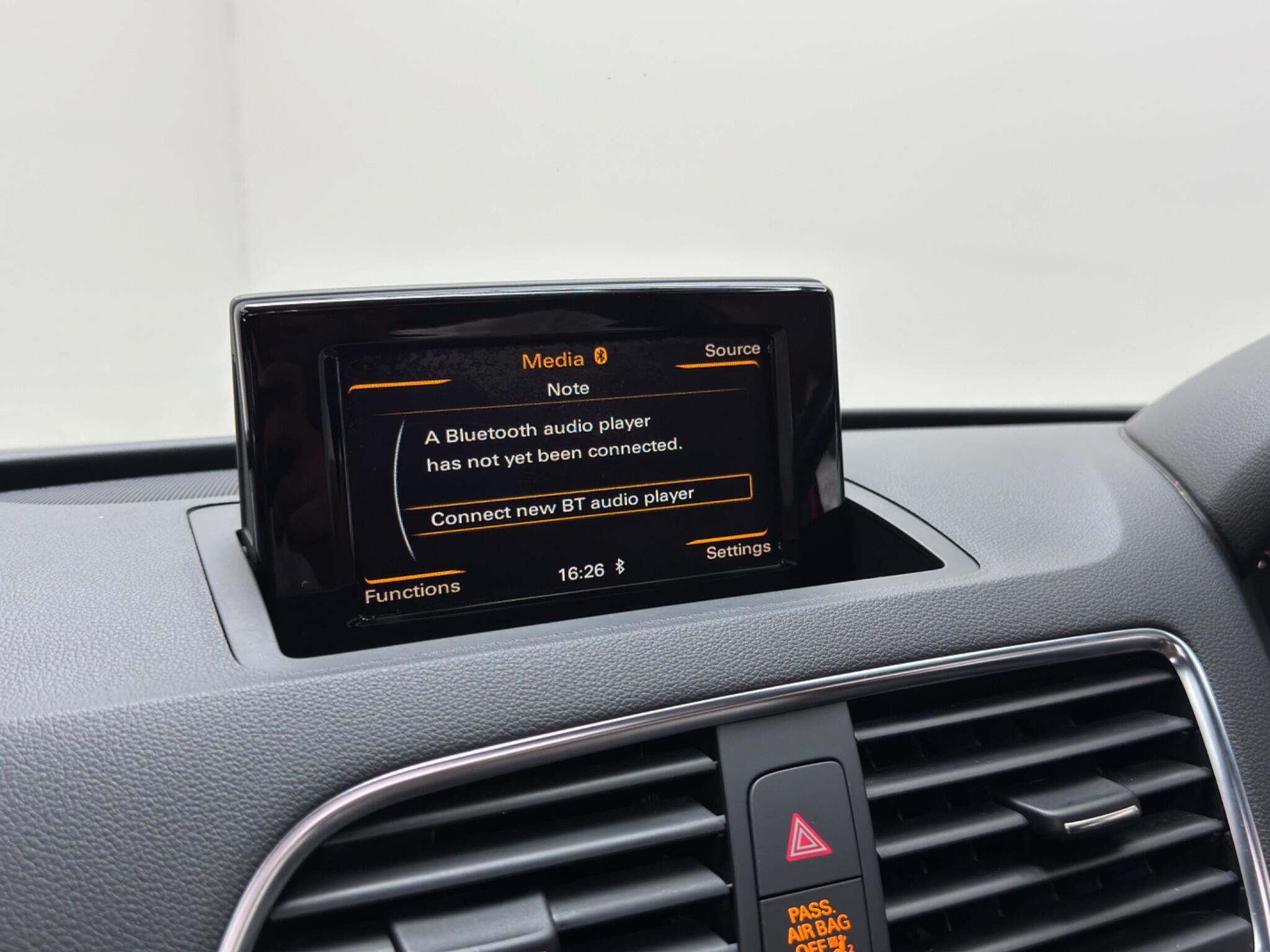 Audi Q3 view 40