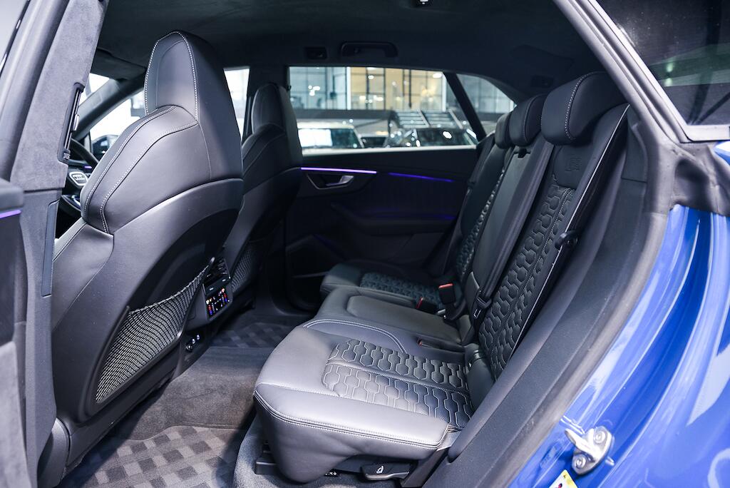 Audi RS Q8 view 21