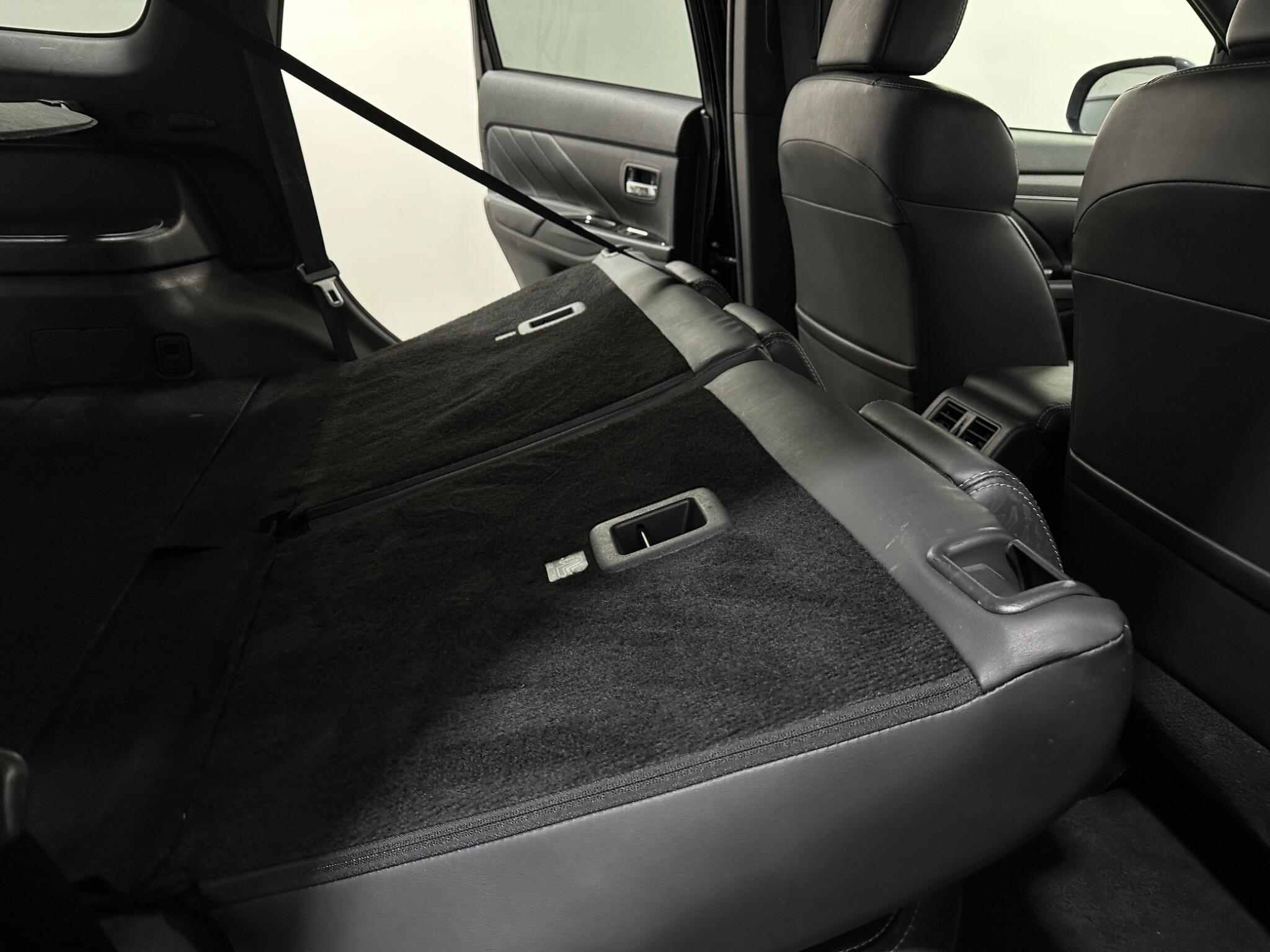 Mitsubishi Outlander view 44