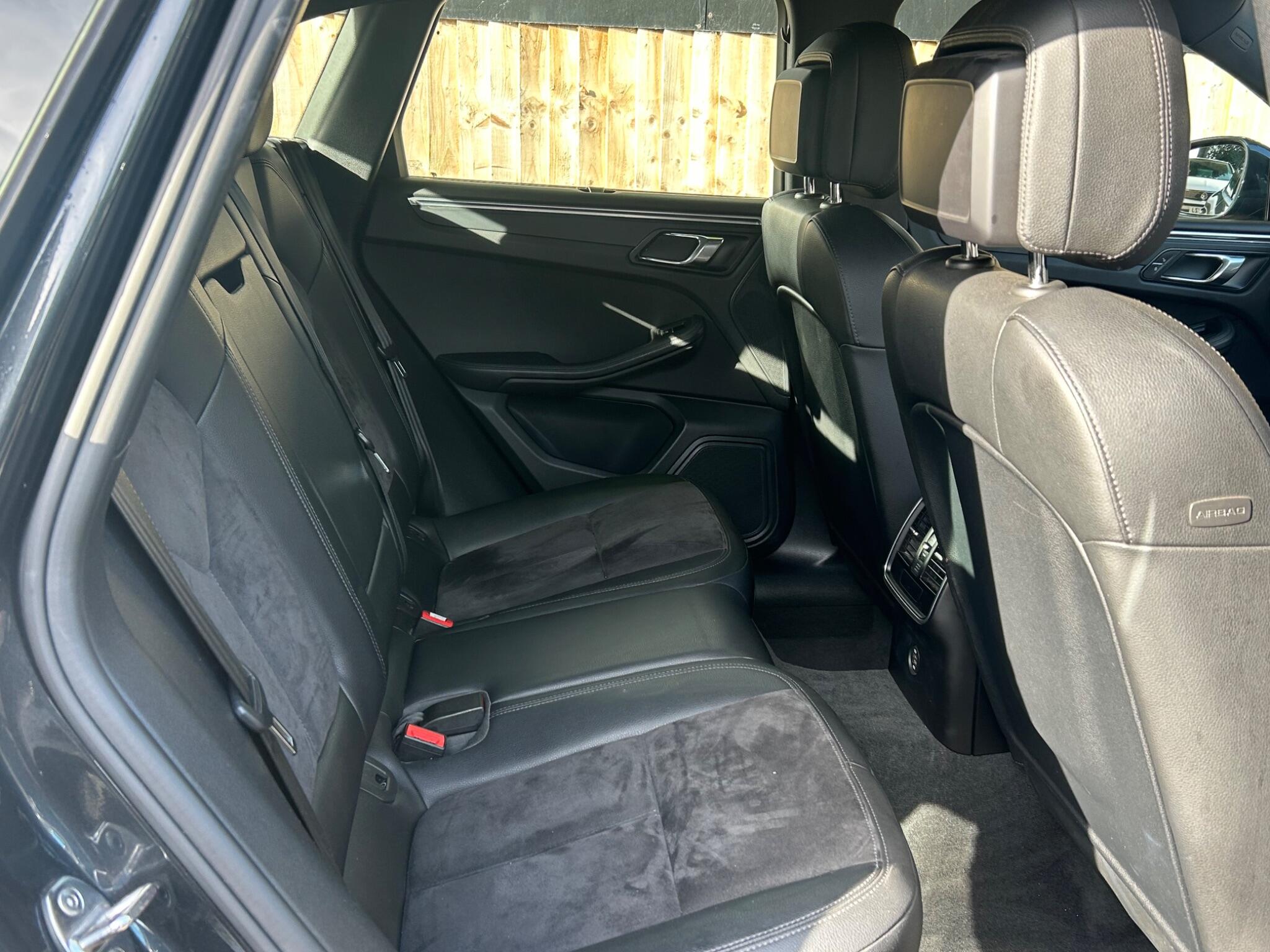 Porsche Macan view 37