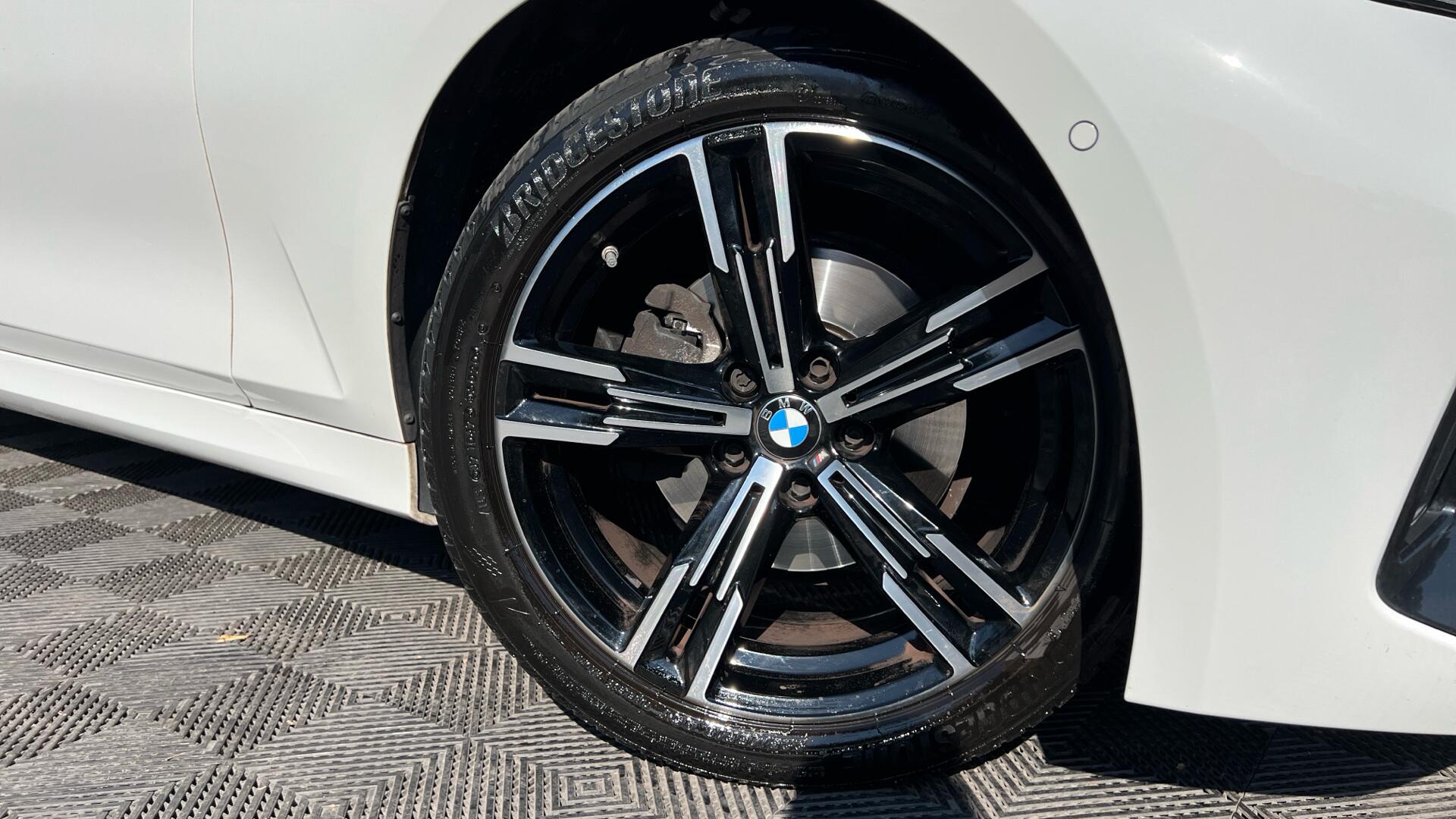 BMW 3 Series view 25