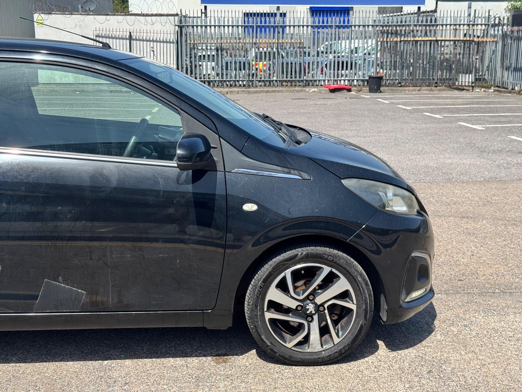 Peugeot 108 view 45