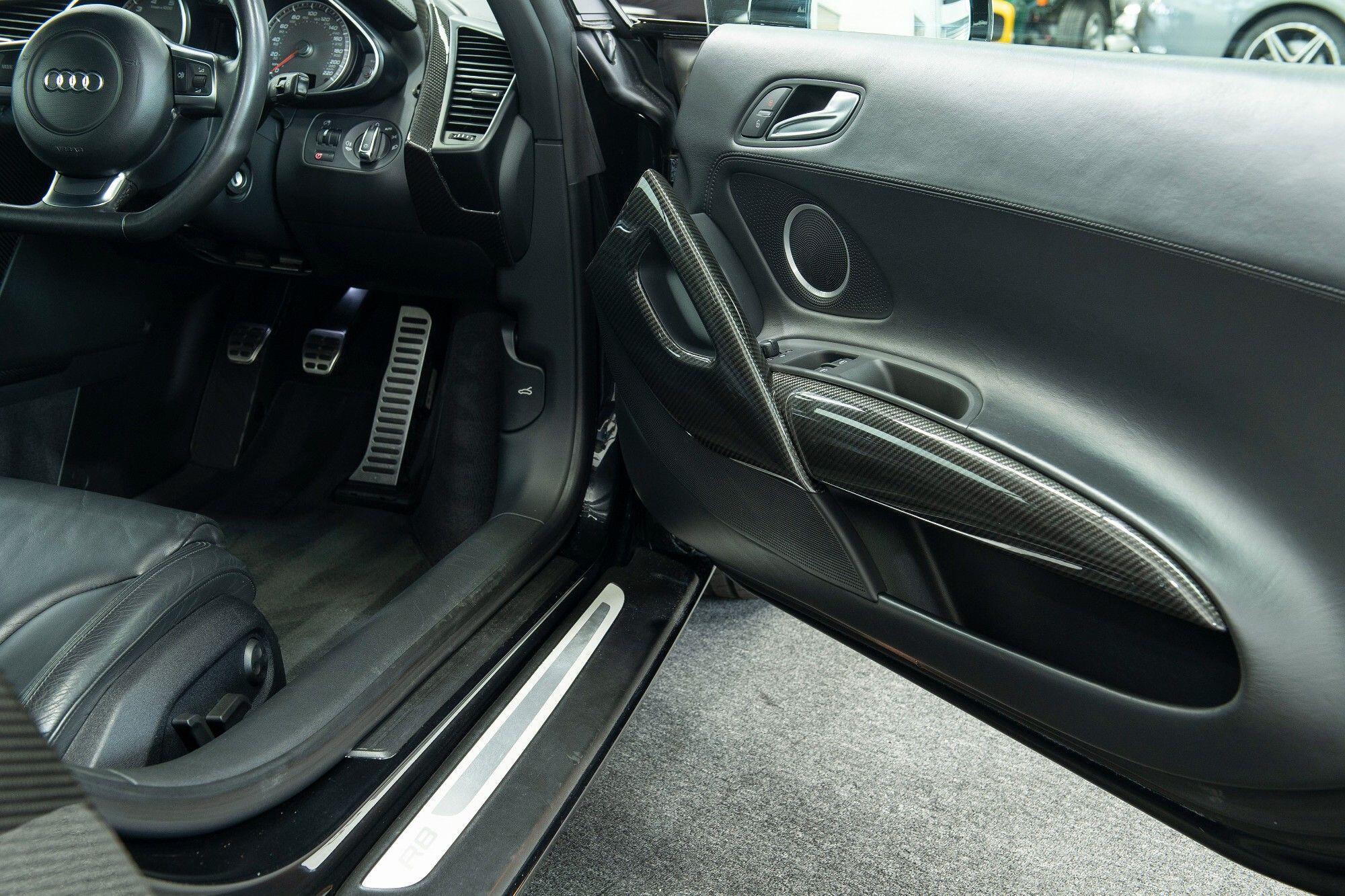 Audi R8 view 13