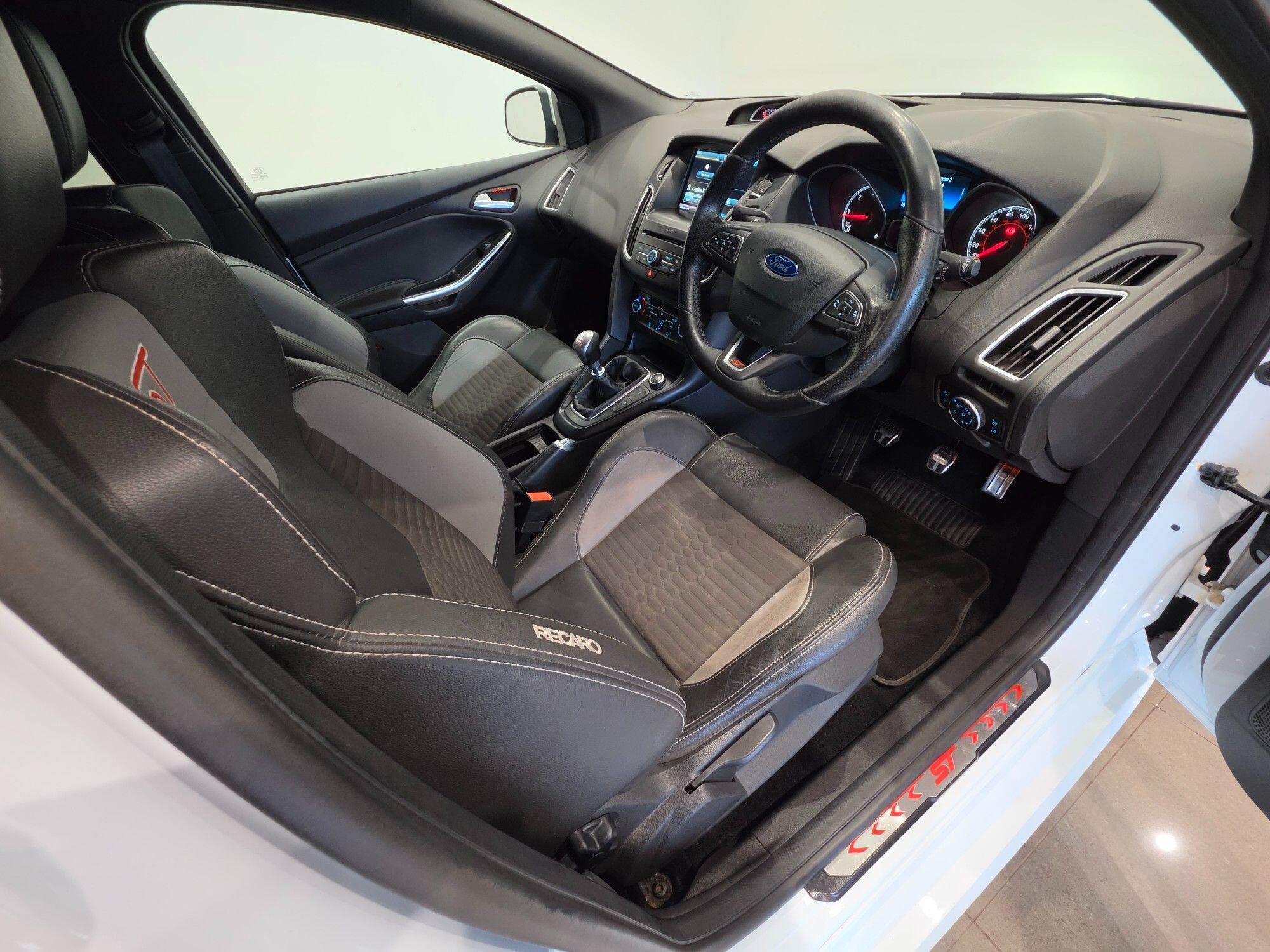 Ford Focus view 33