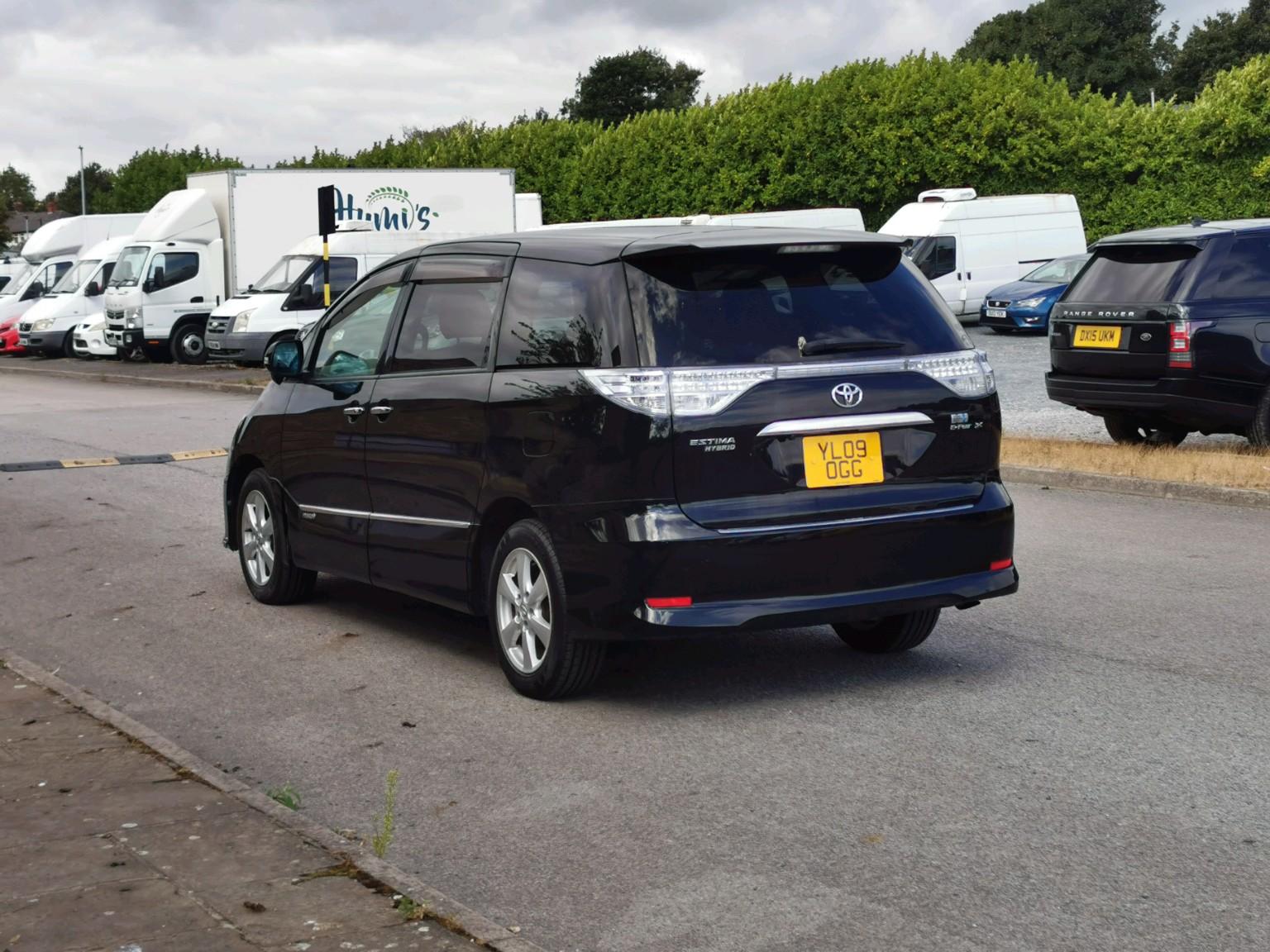 Toyota Estima view 4