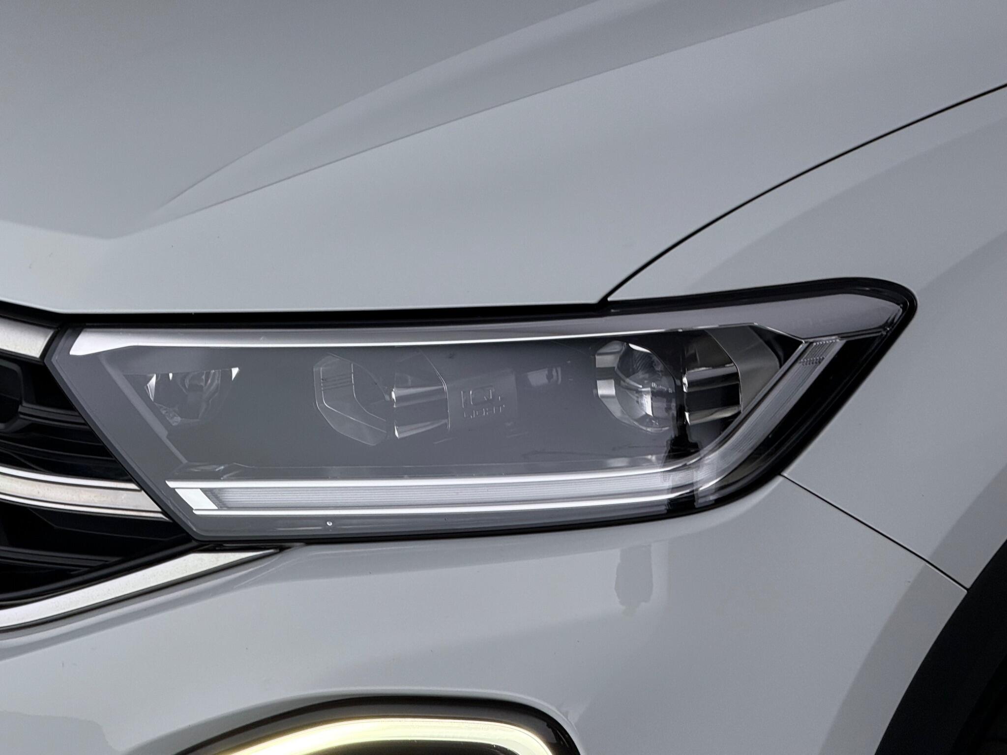 Volkswagen T-Roc view 12