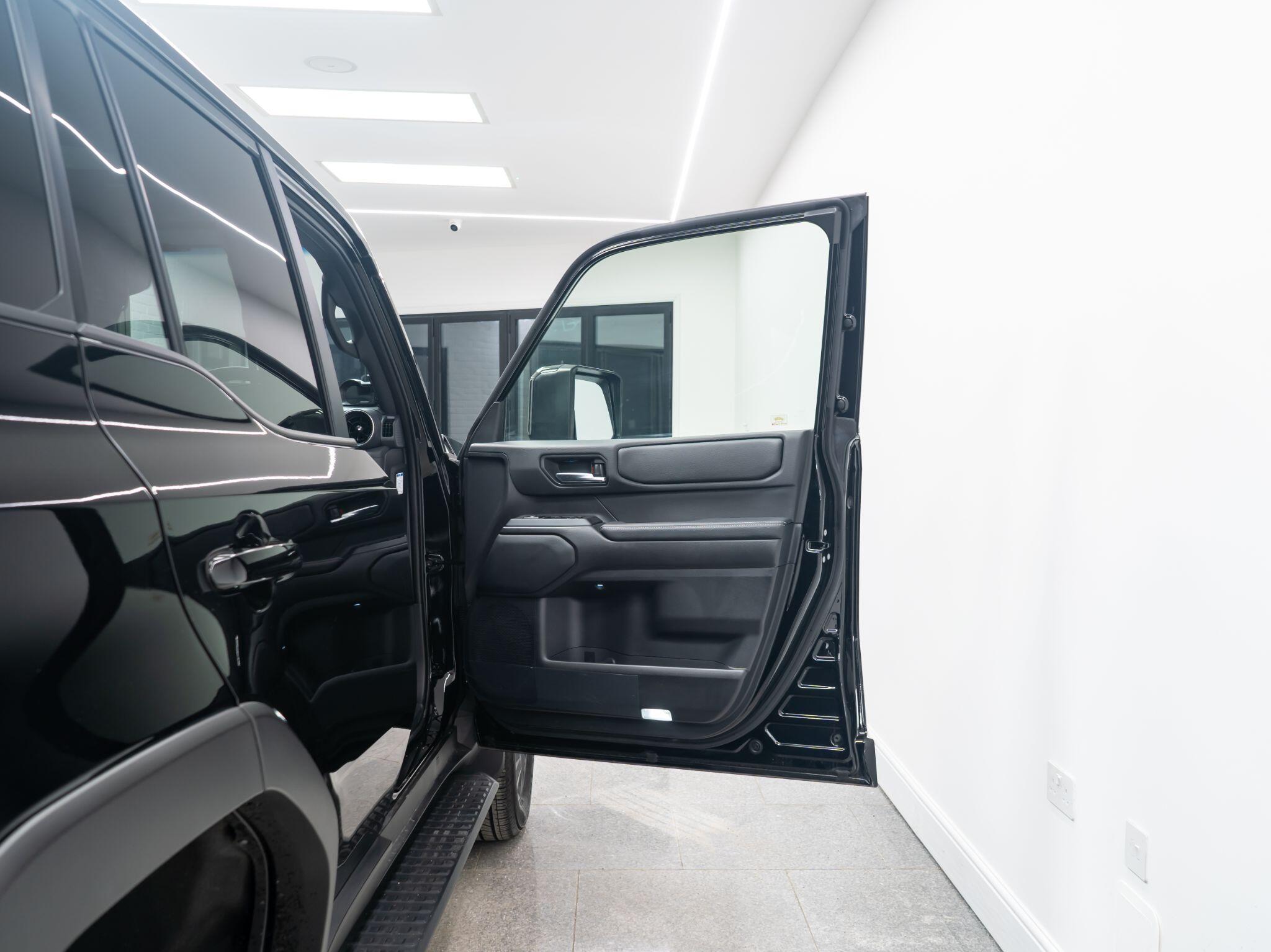 Toyota Land Cruiser view 31