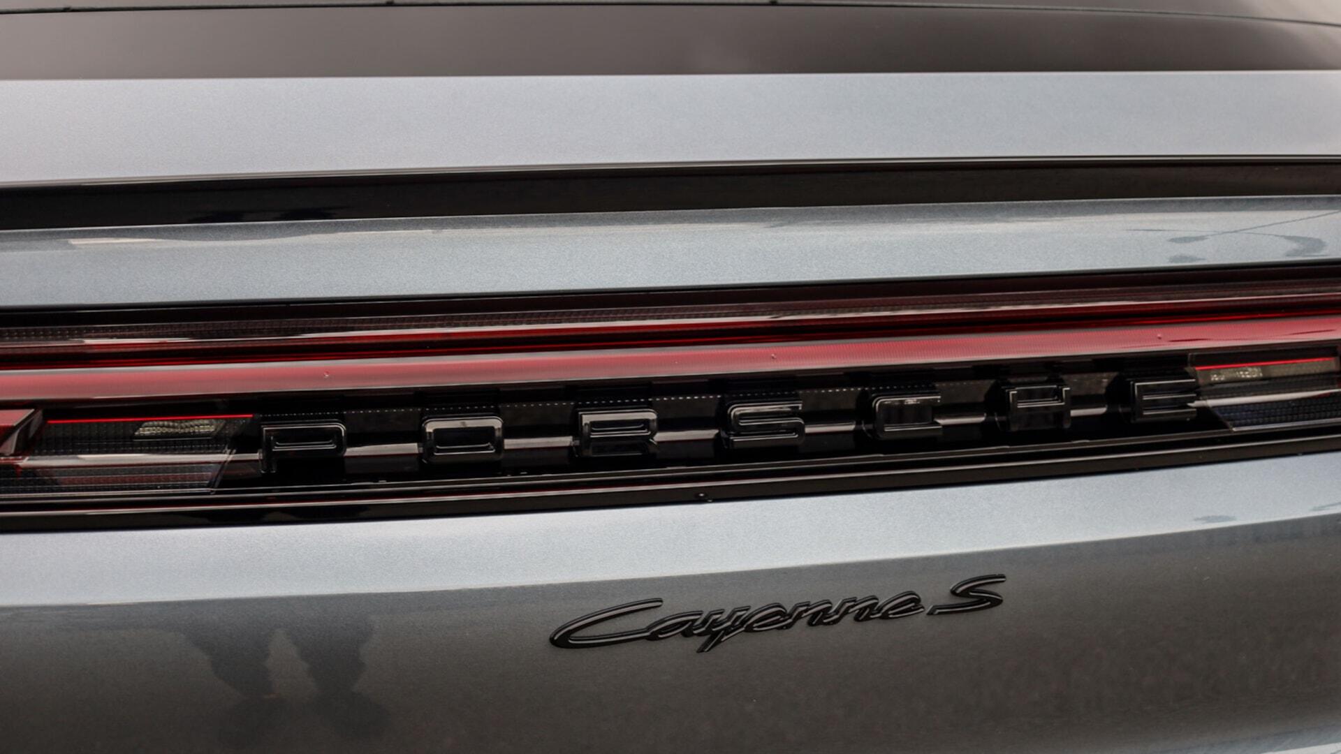 Porsche Cayenne view 36