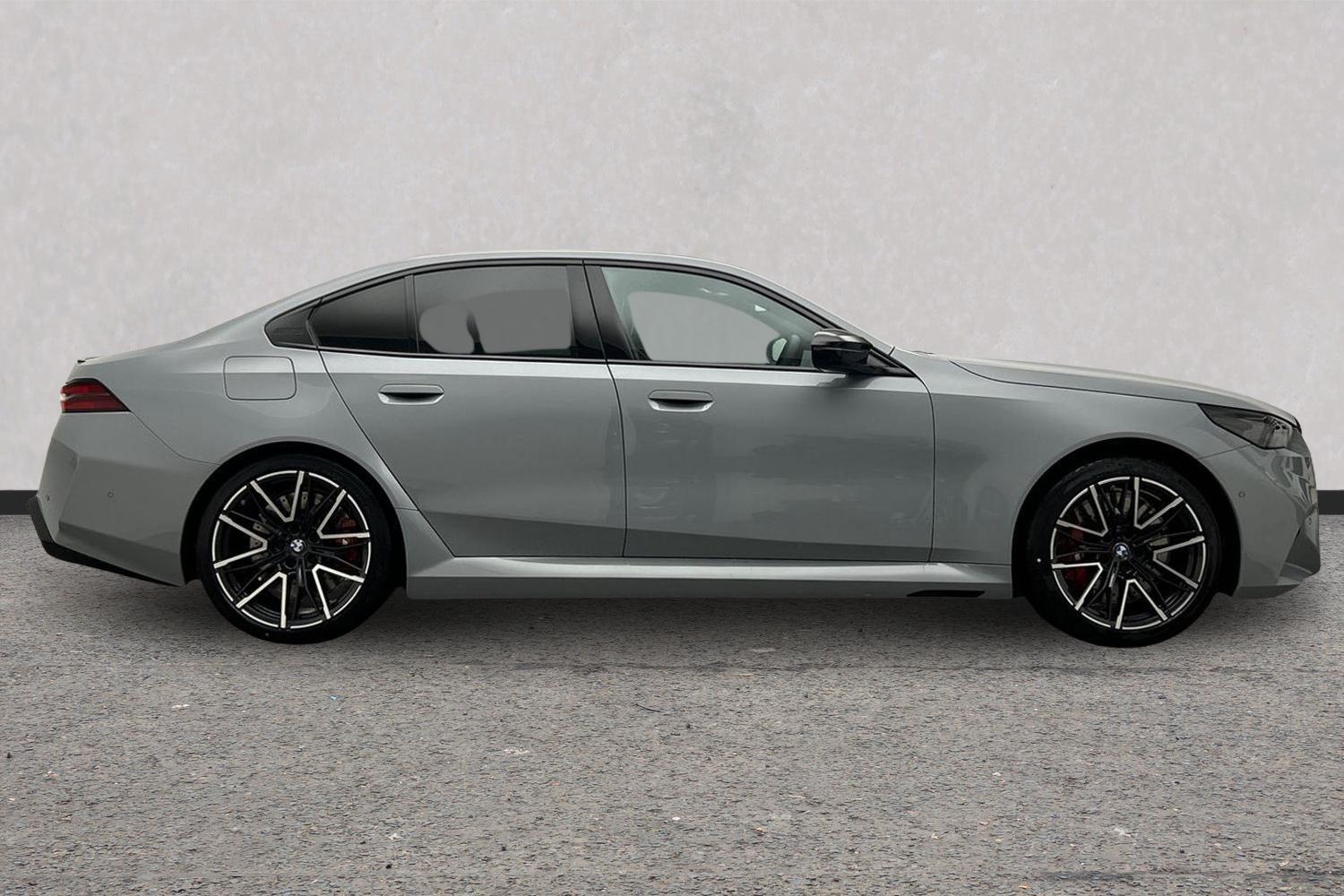 BMW M5 view 3