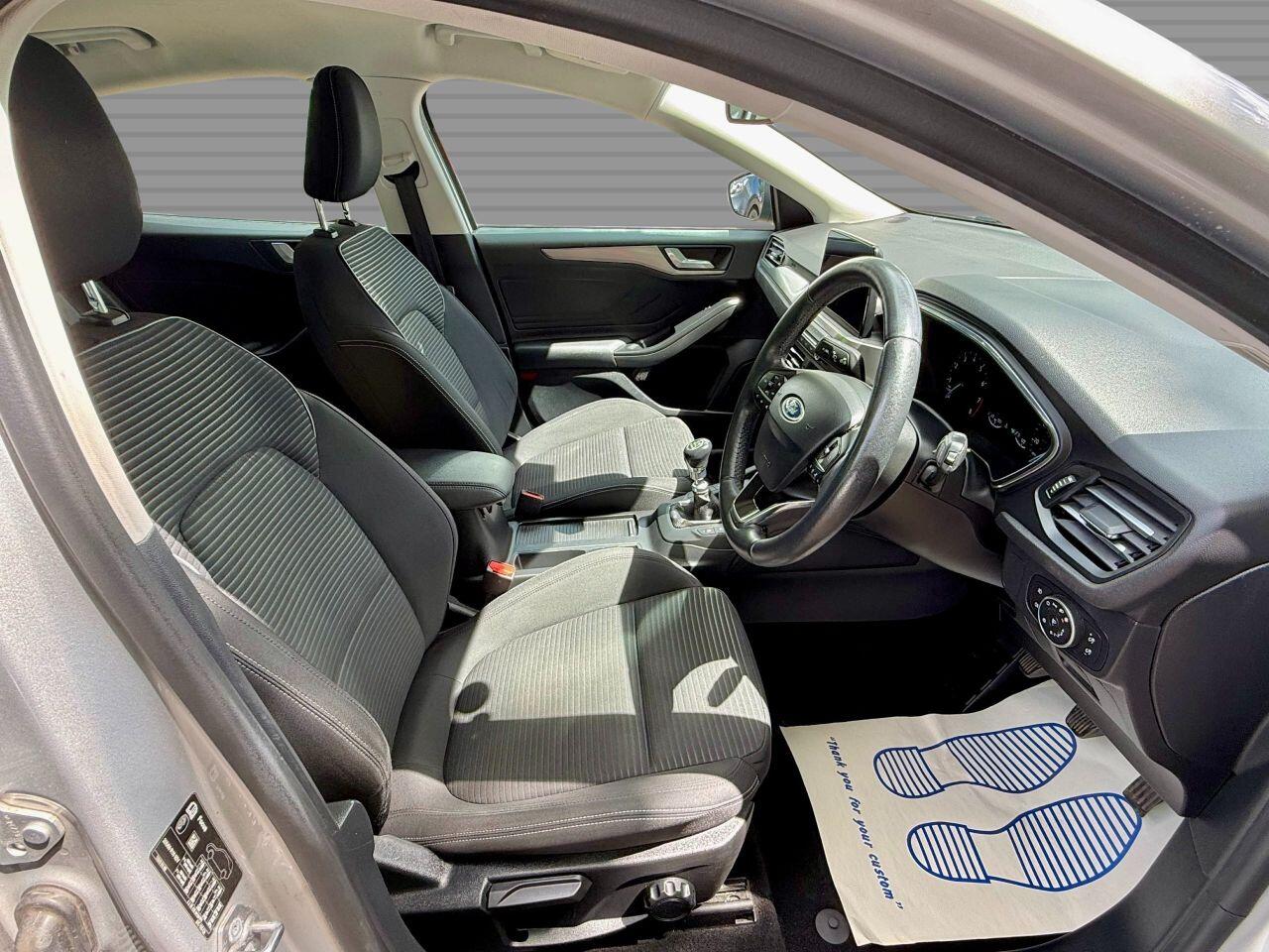 Ford Focus view 13