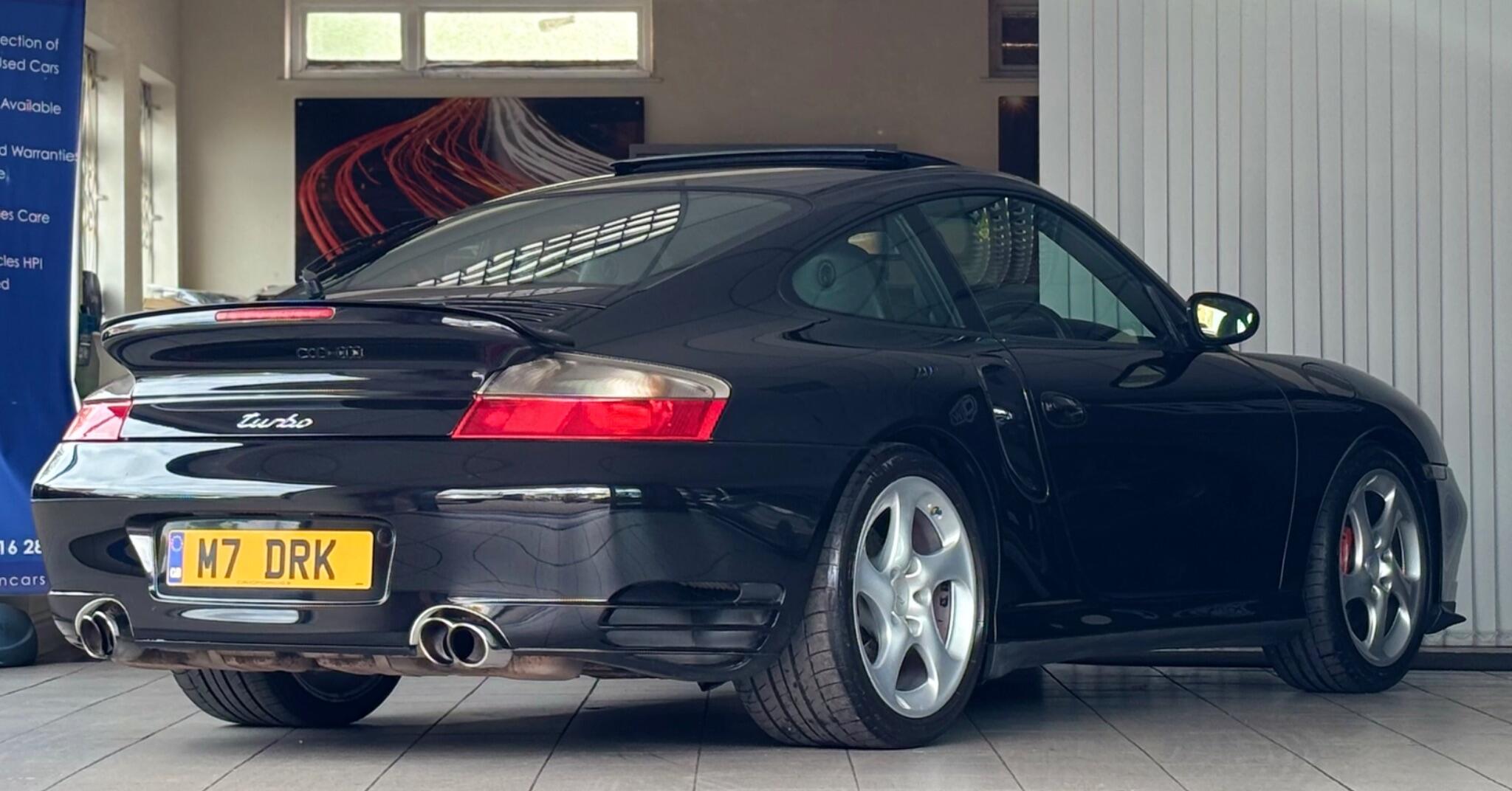 Porsche 911 view 7