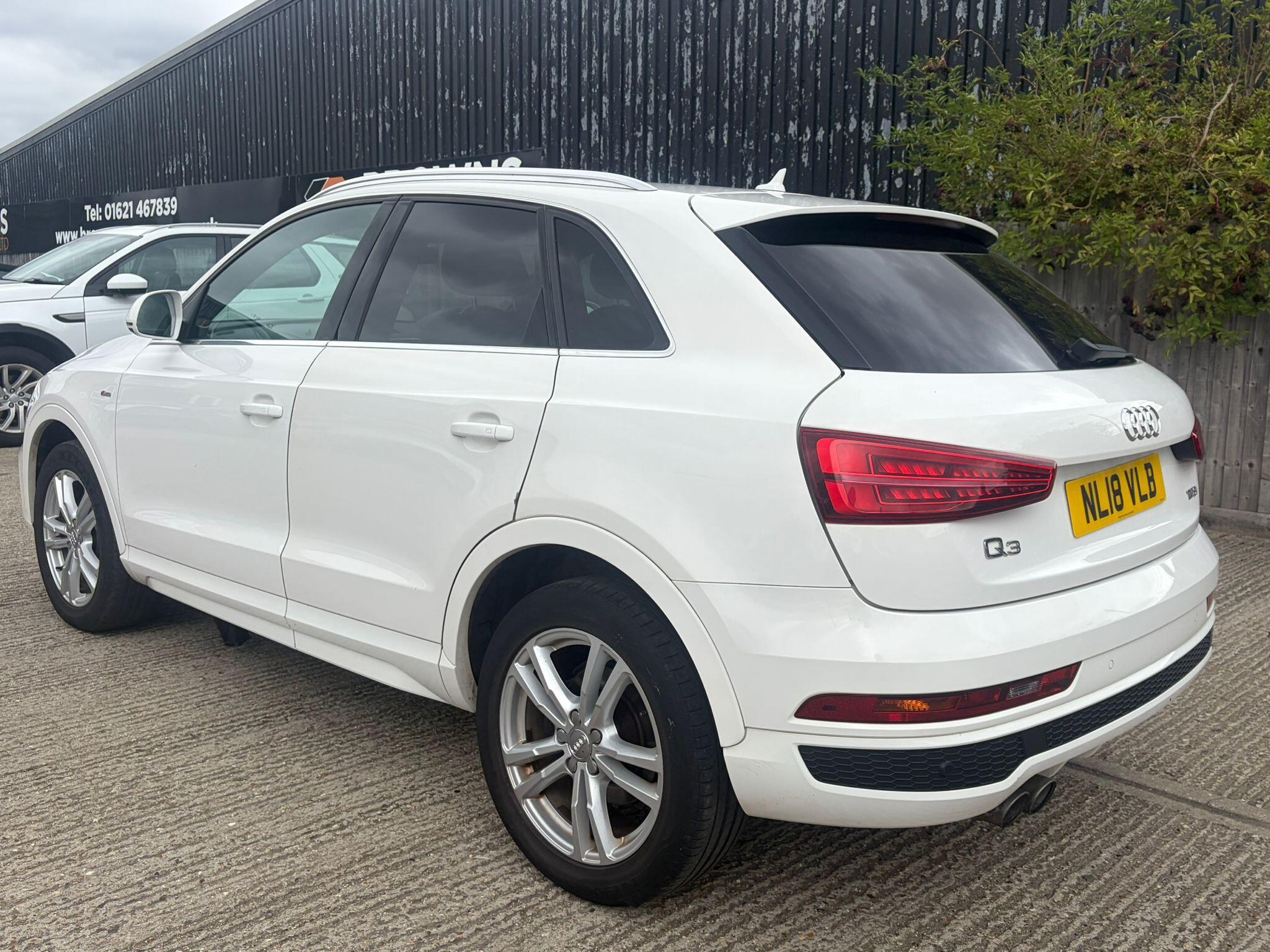 Audi Q3 view 4