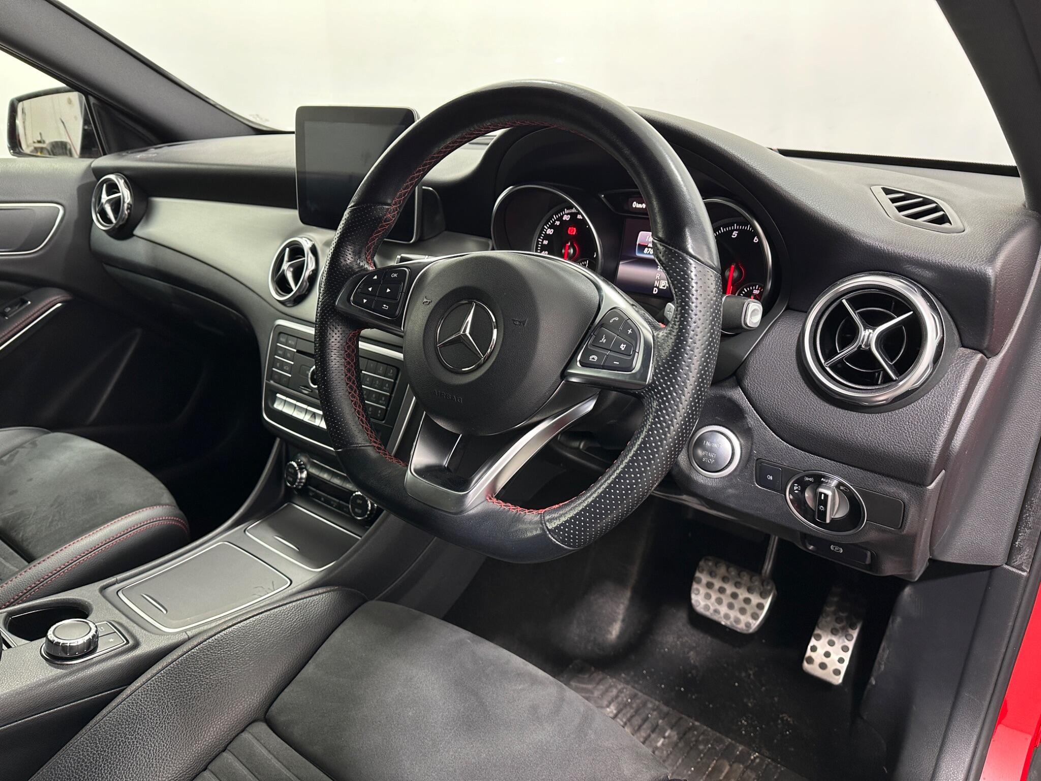 Mercedes-Benz Gla view 11