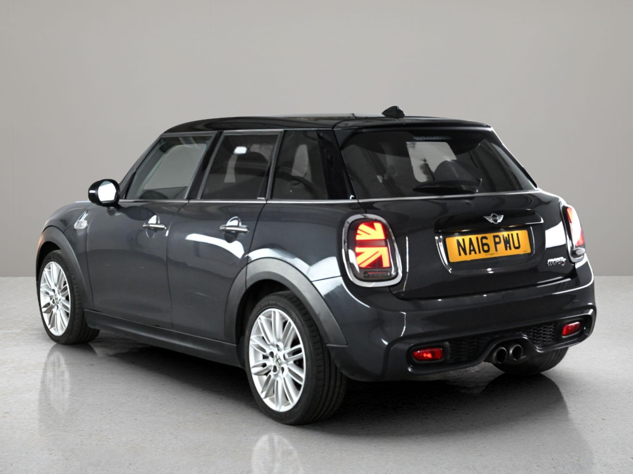 MINI Hatch view 3