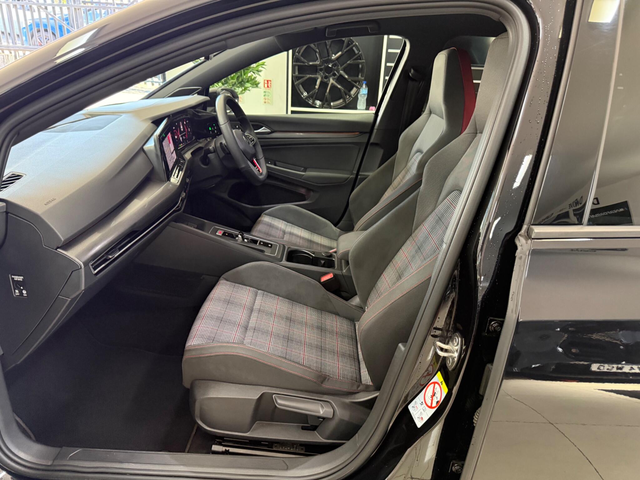 Volkswagen Golf view 61