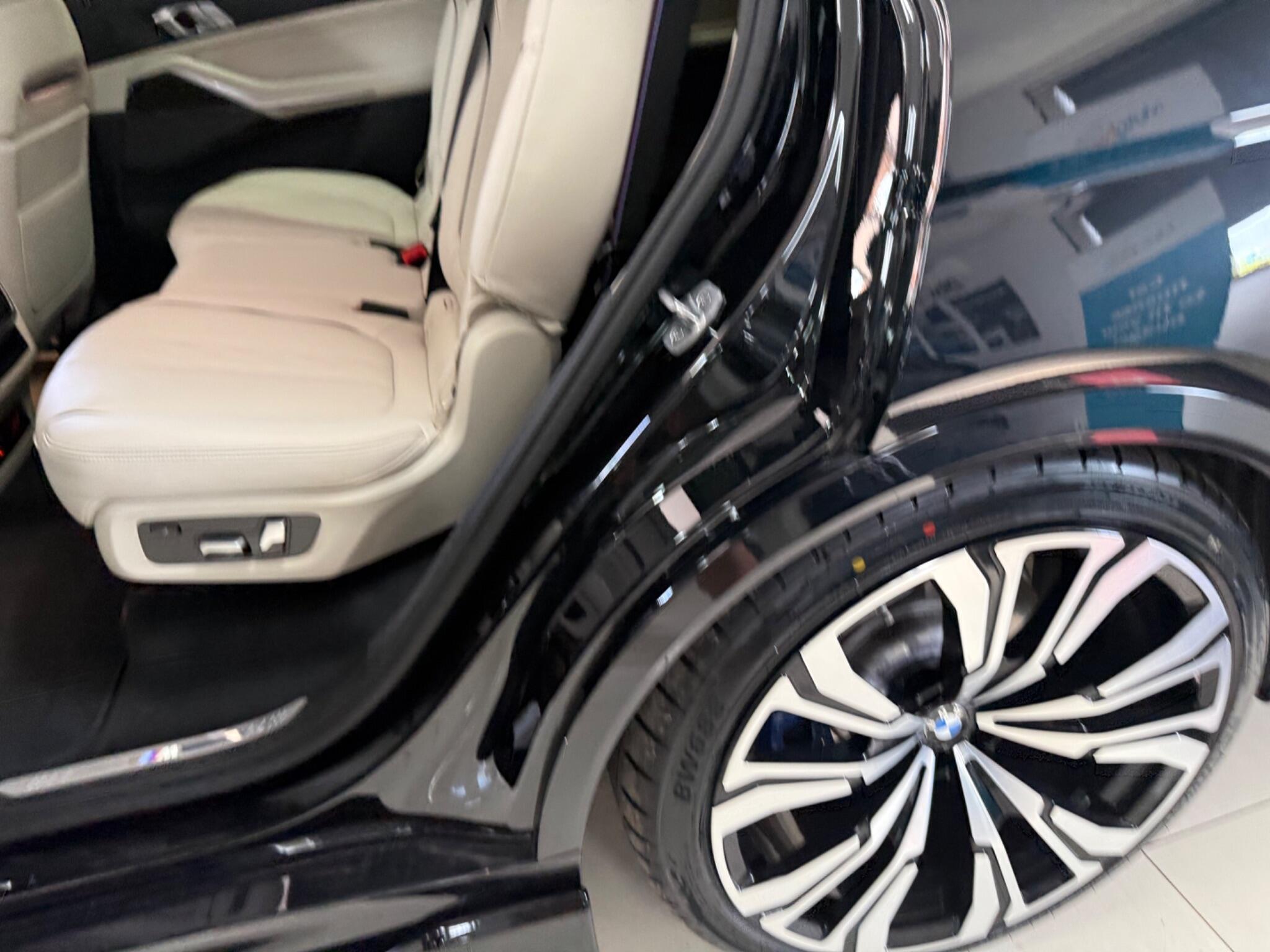 BMW X7 view 53