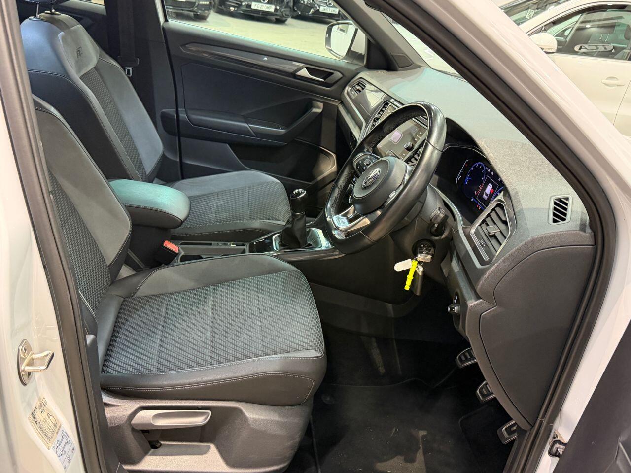 Volkswagen T-Roc view 13