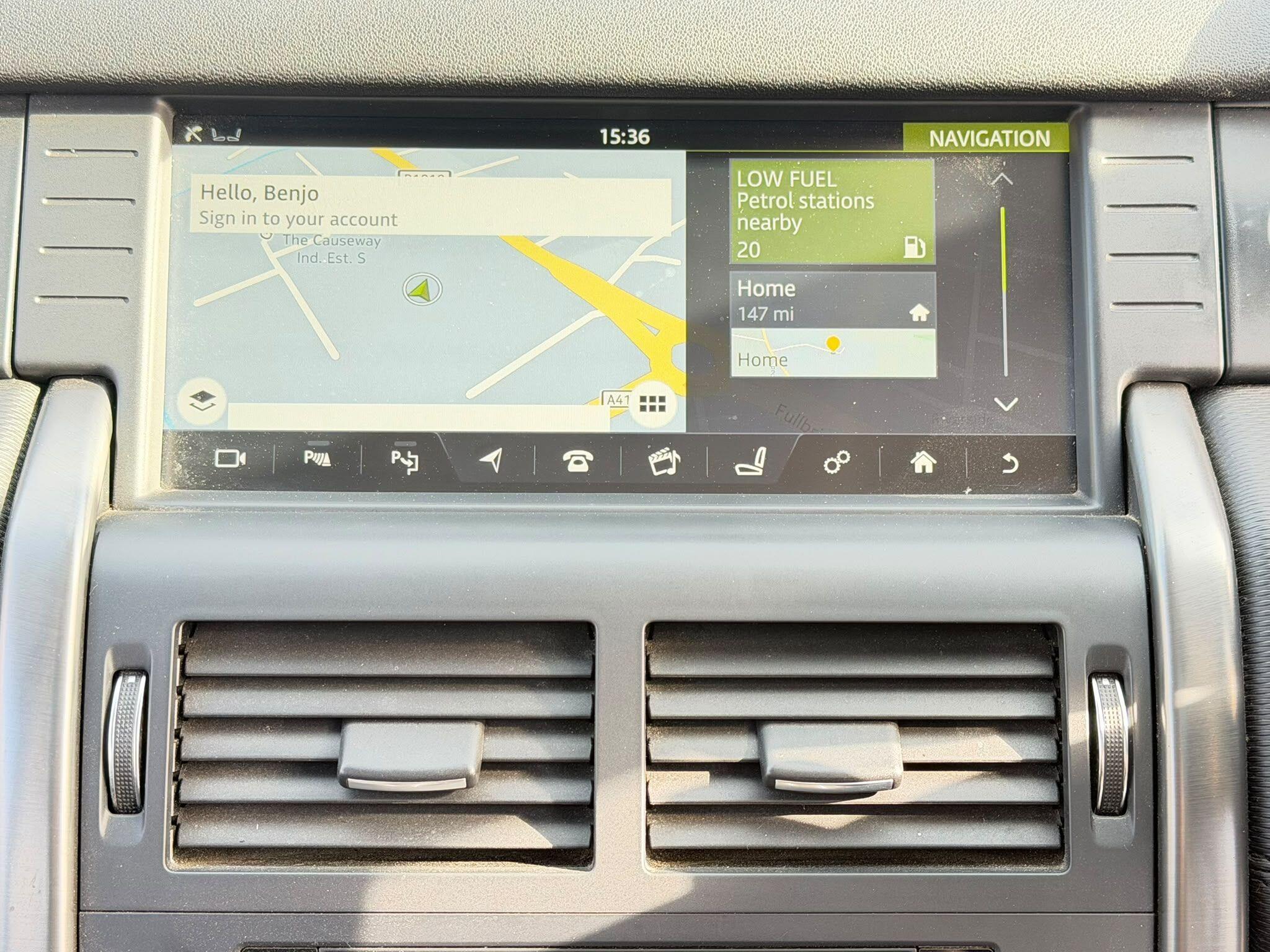 Land Rover Discovery Sport view 27
