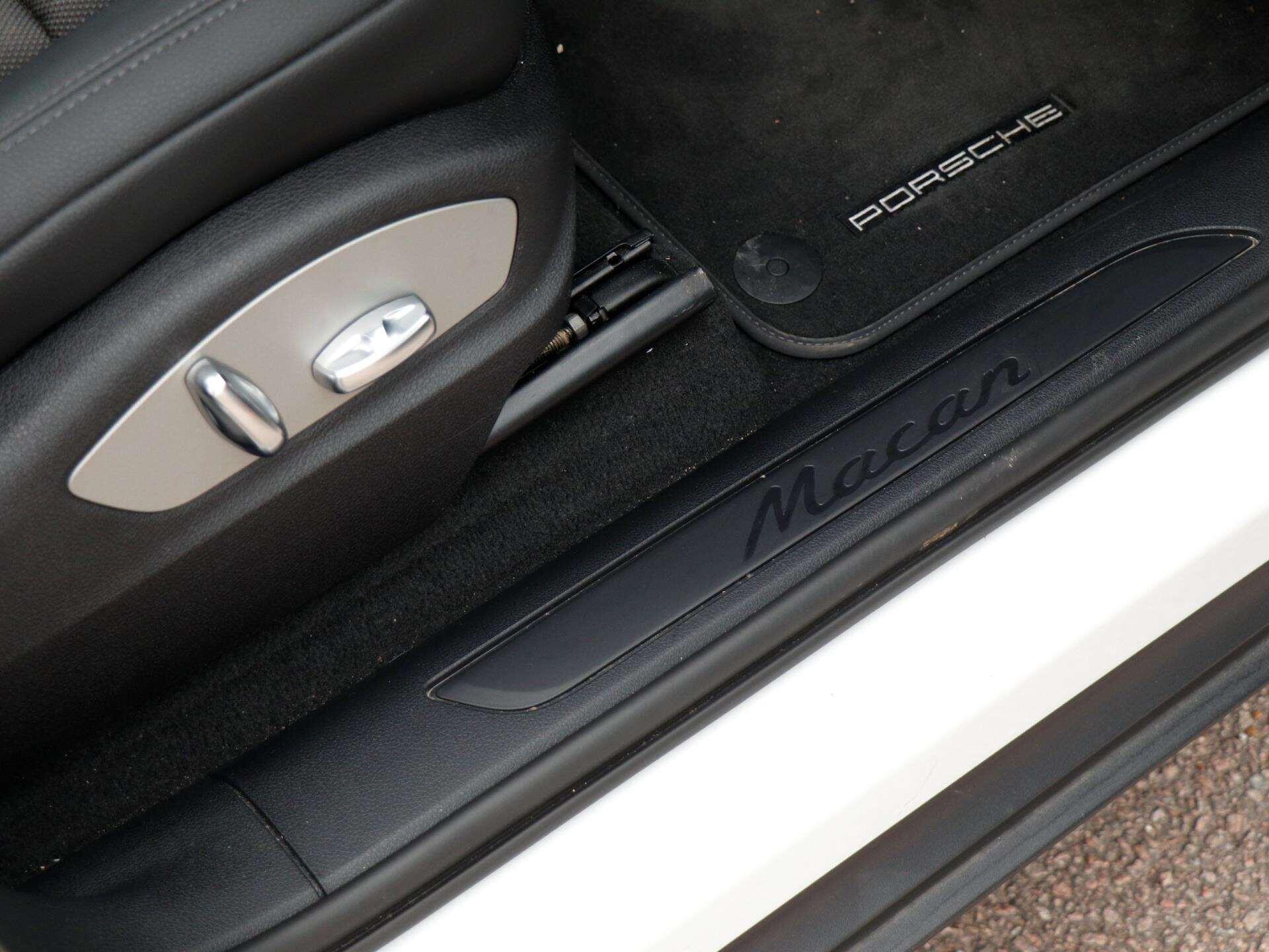 Porsche Macan view 22