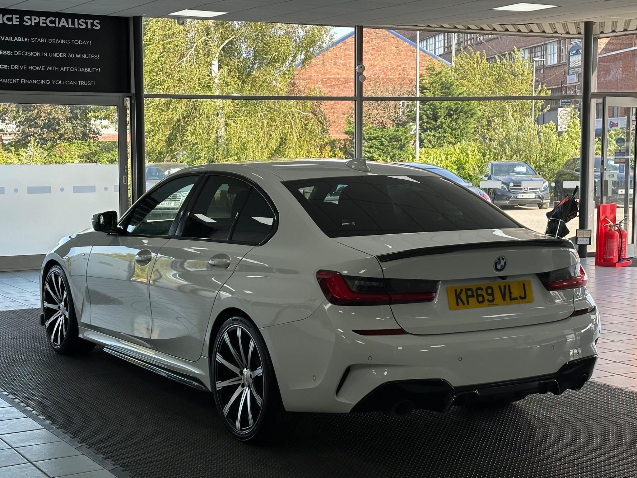 BMW 3 Series view 9