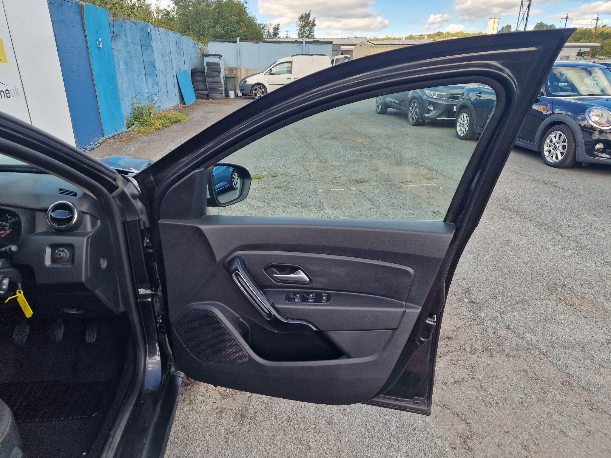Dacia Duster view 27