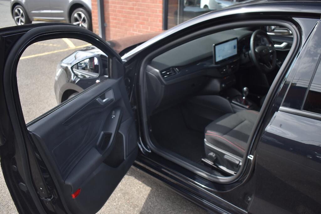 Ford Focus view 34