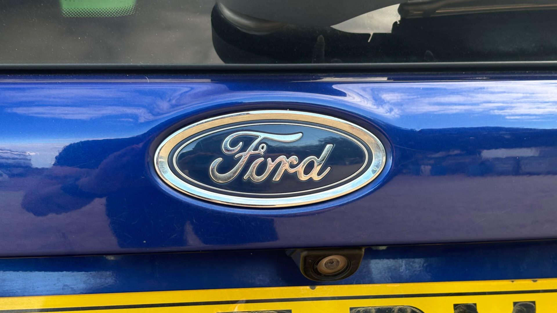 Ford Focus view 47