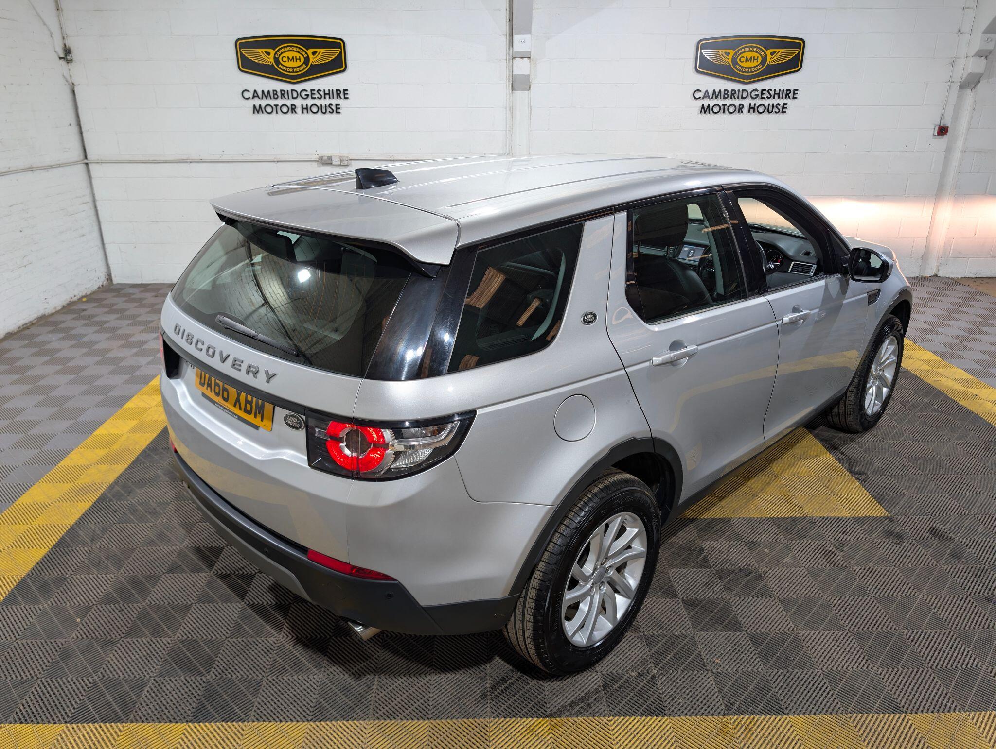 Land Rover Discovery Sport view 45
