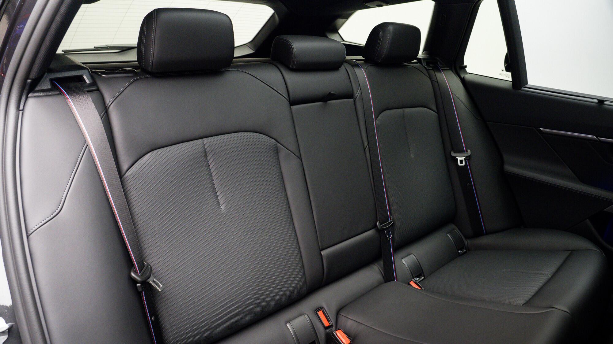 BMW M5 view 8