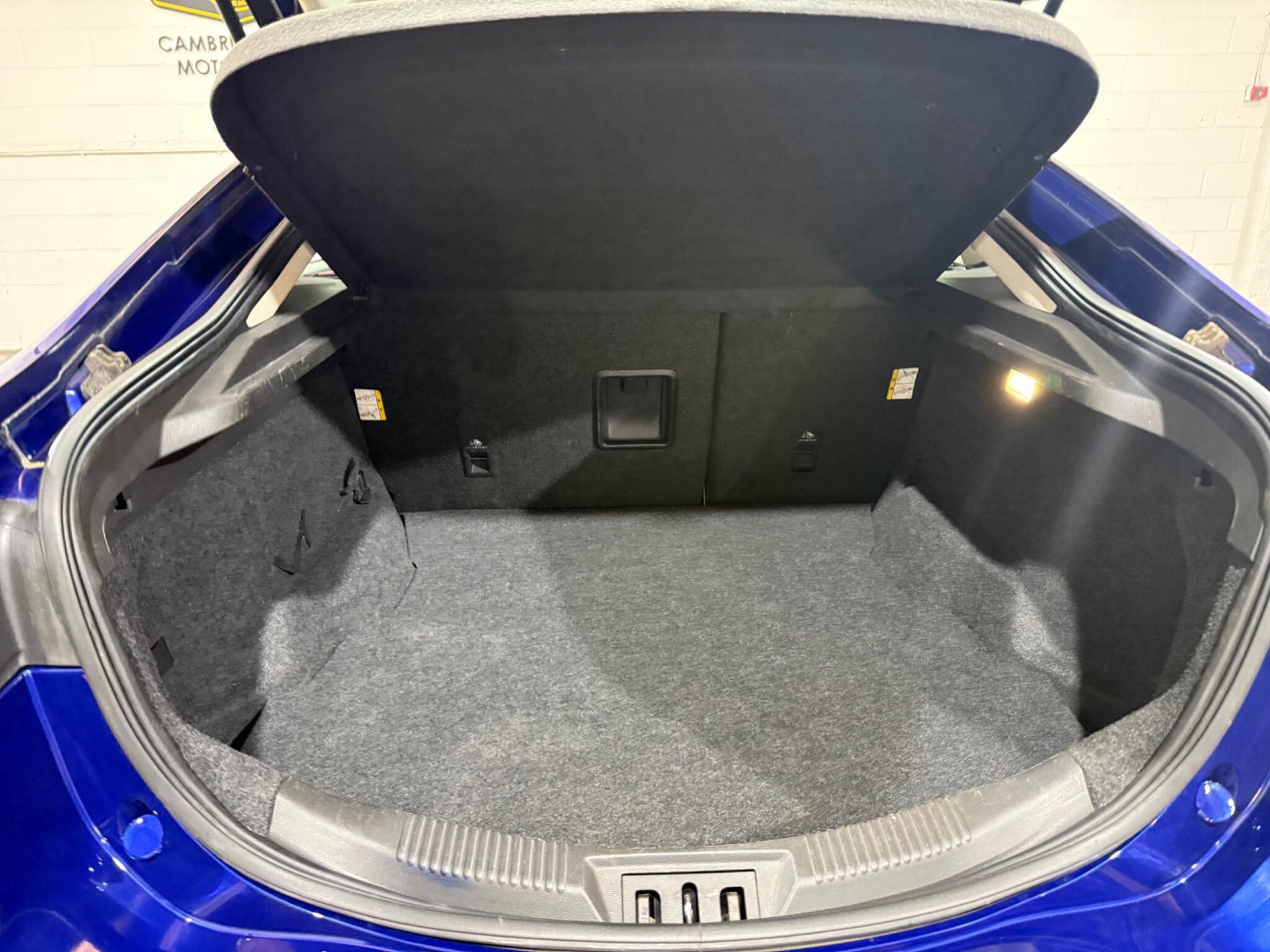 Ford Mondeo view 9