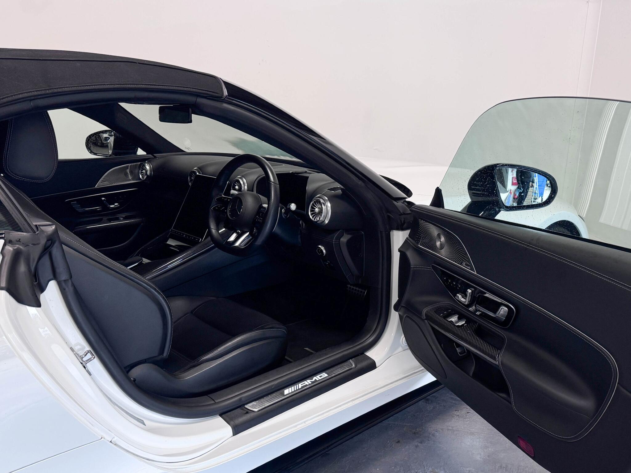 Mercedes-Benz SL view 27