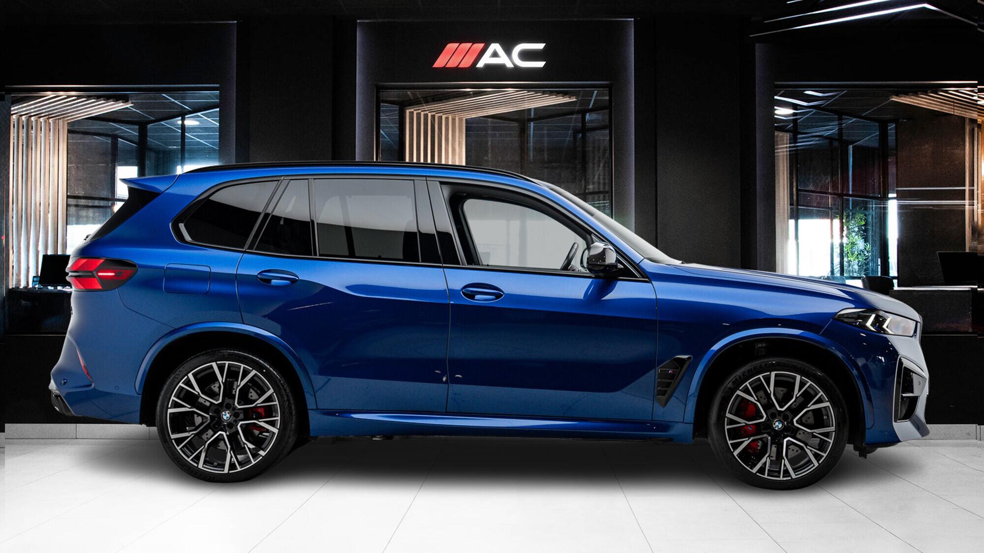 BMW X5 M view 3