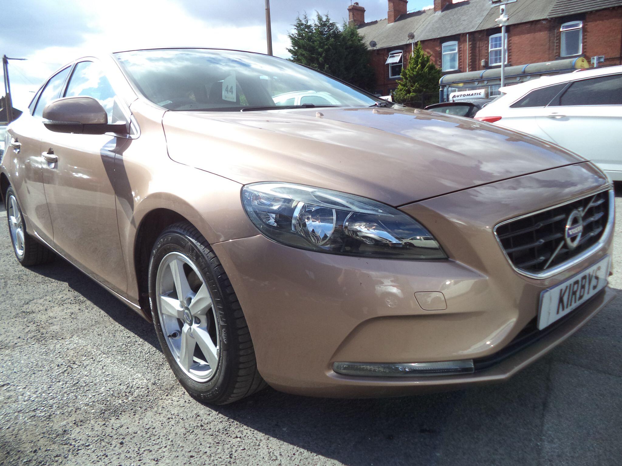 Volvo V40 view 10