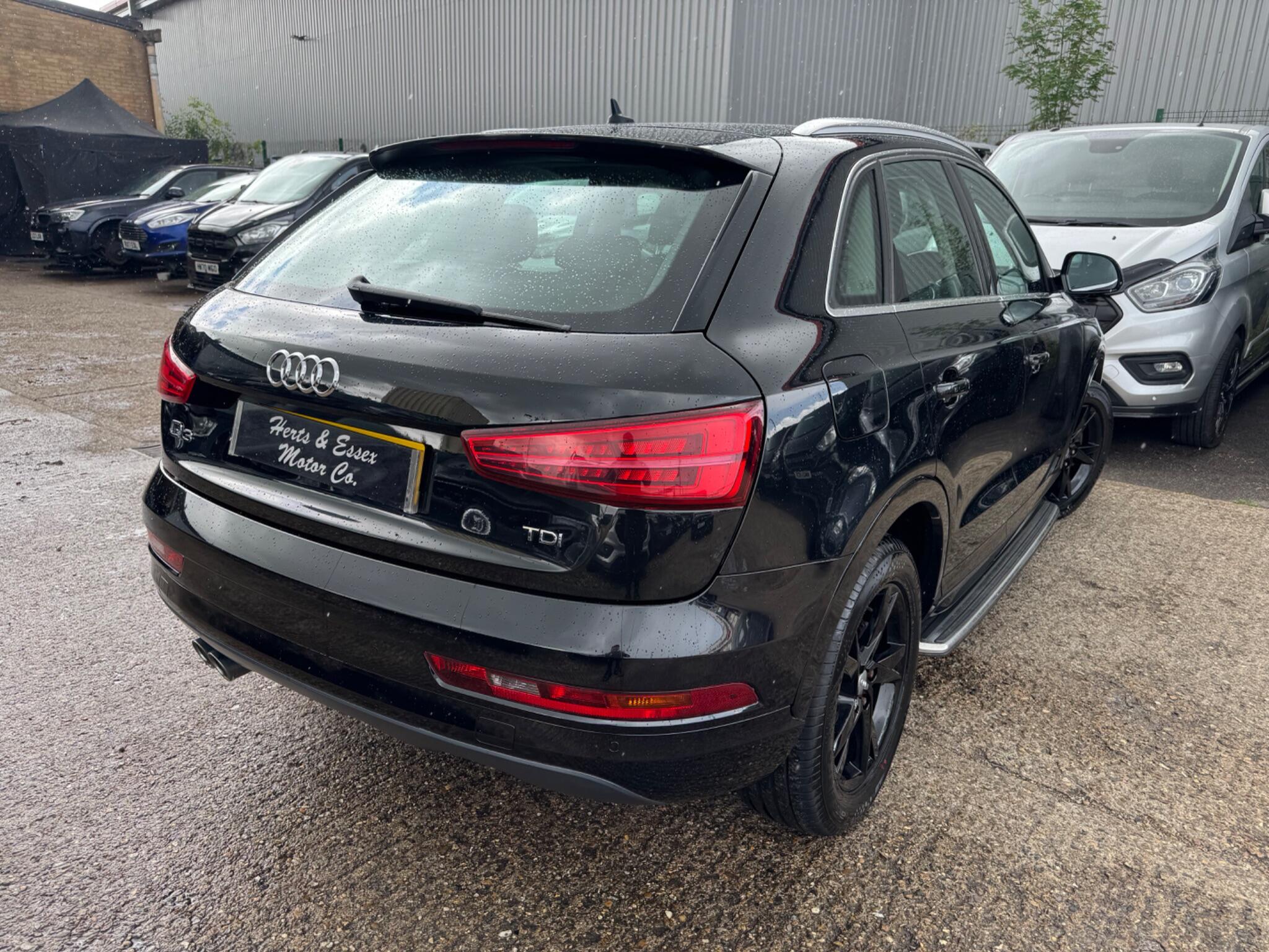 Audi Q3 view 15