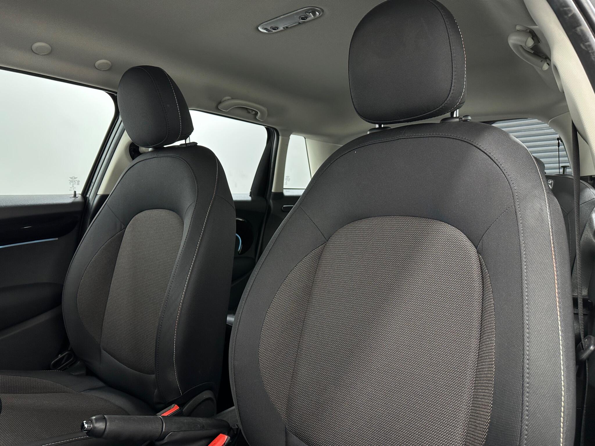 Mini Cooper view 34