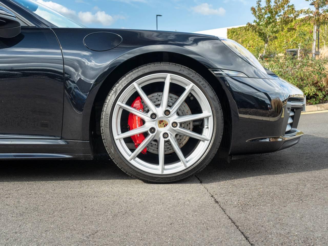 Porsche 911 view 14